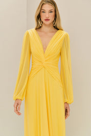 Vestido Longo em Tule com Decote V, Nó e Drapeado Frontal, Mangas Longas - Macau Amarelo Manga