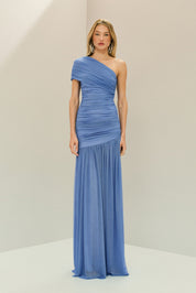 Vestido Longo em Tule com Ombro Único, Drapeado no Corpo e Saia Ampla - Platina Azul Claro