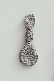 Brinco Pingente Duplo Cravejado de Strass Prateado