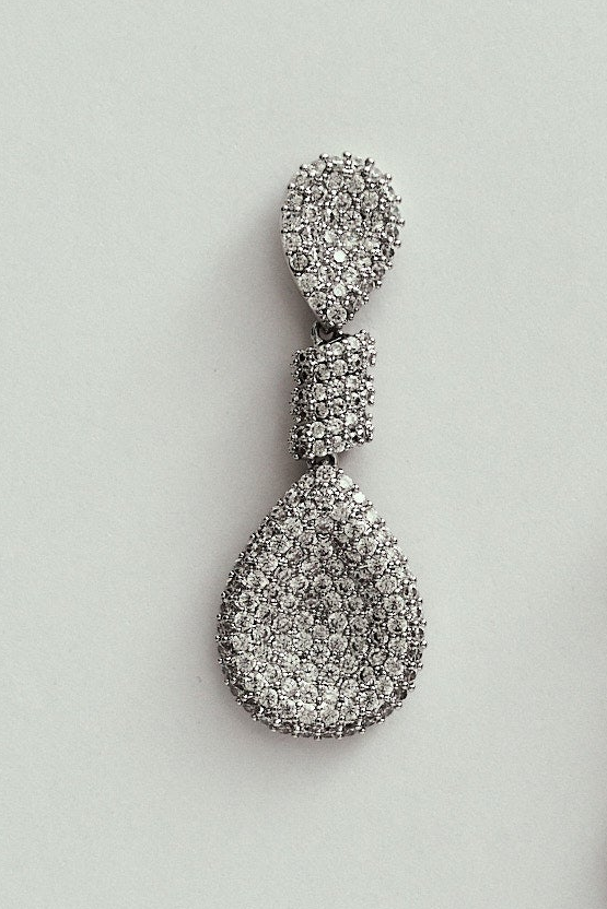 Brinco Pingente Duplo Cravejado de Strass Prateado
