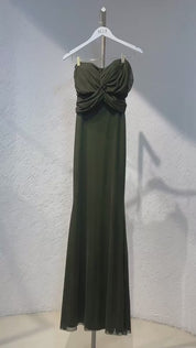 Vestido Longo em Tule Ombro a Ombro com Nó Frontal e Franzido no Busto e Cintura - Estrela Verde Oliva Escuro
