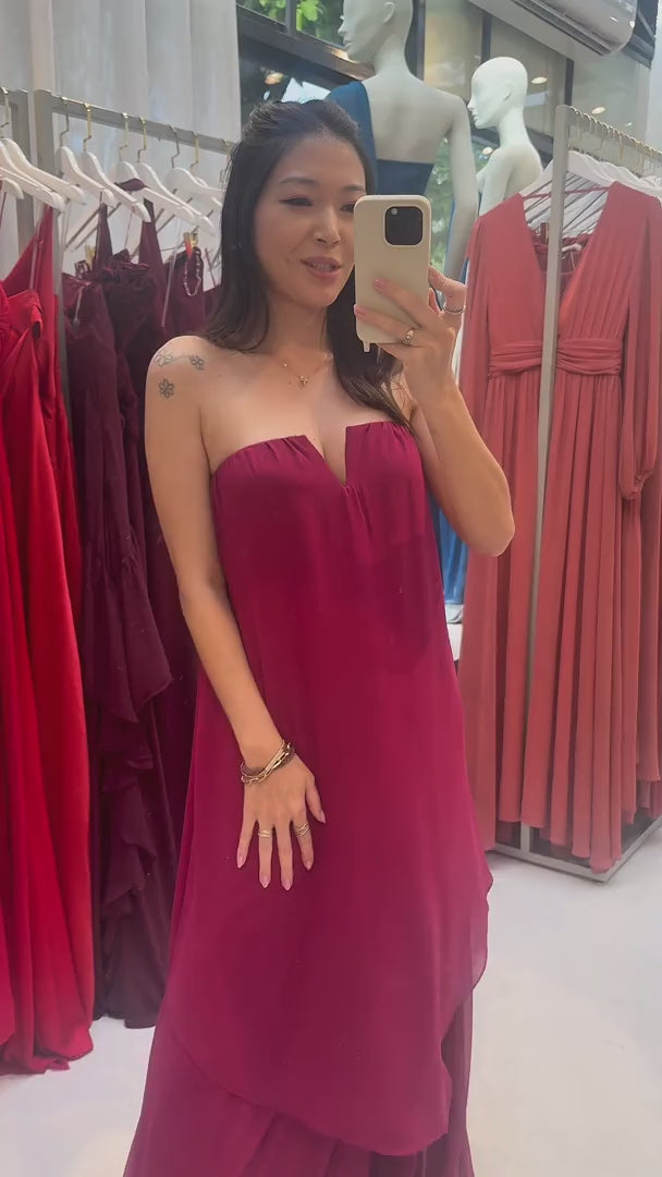 Vestido Longo Sem Alça com Detalhe no Decote e Camadas Assimétricas - Trancoso Fúcsia