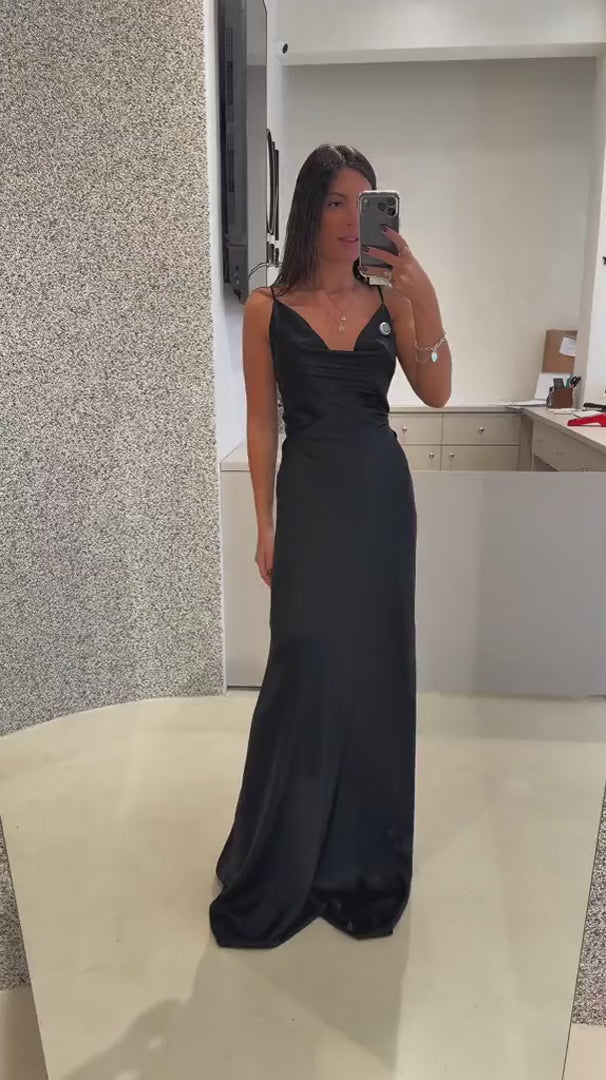 Vestido Longo em Cetim com Decote Degagê com Alças Finas e Amarração nas Costas - Líbano Preto