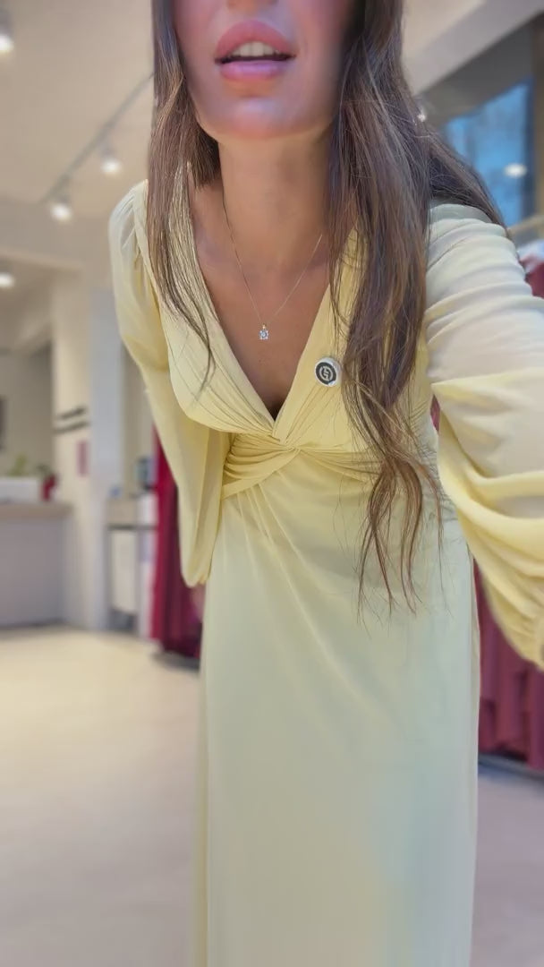 Vestido Longo em Tule com Decote V, Nó e Drapeado Frontal, Mangas Longas - Macau Amarelo Manteiga
