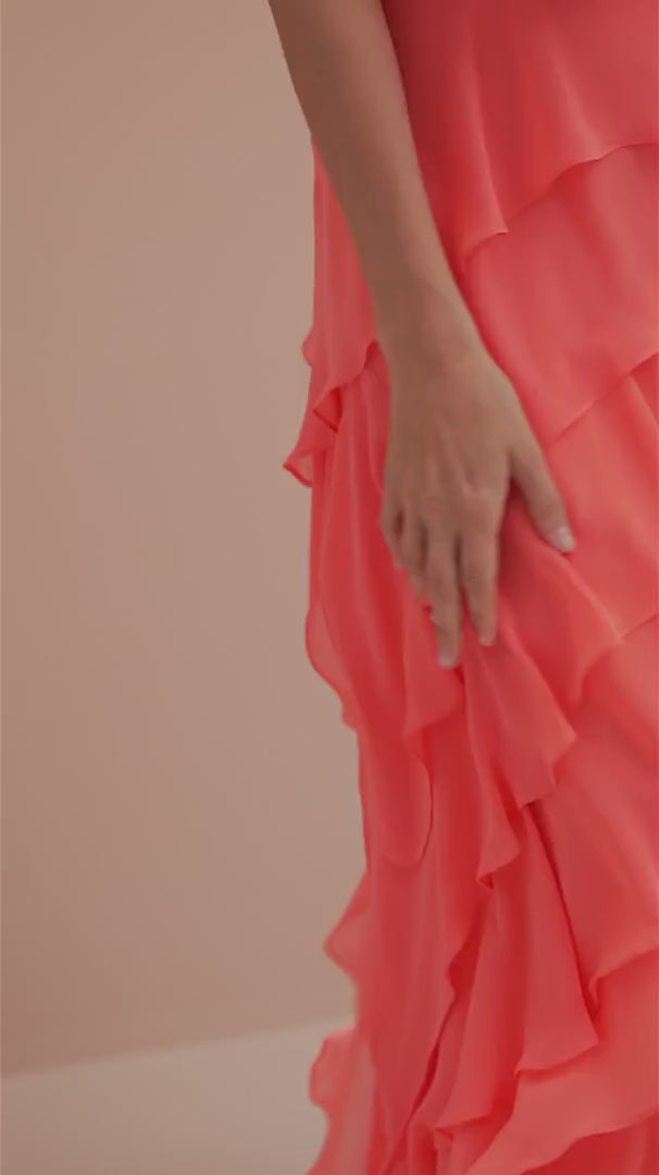 Vestido Longo em Chiffon com Decote Reto sem Alças e Babados Assimétricos - Sorrento Coral
