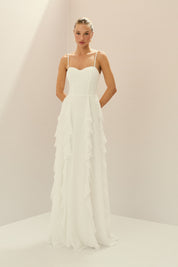 Vestido Longo em Chiffon com Busto Estruturado, Babados Verticais na Saia e Capa Longa com Nó - Riviera Off White