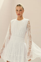 Vestido Curto em Renda, com Elástico na Cintura e Mangas Amplas - Aira Off White