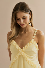 Vestido Curto em Tule com Decote V, Babados e Alças com Detalhe em Renda - Duna Amarelo Manteiga