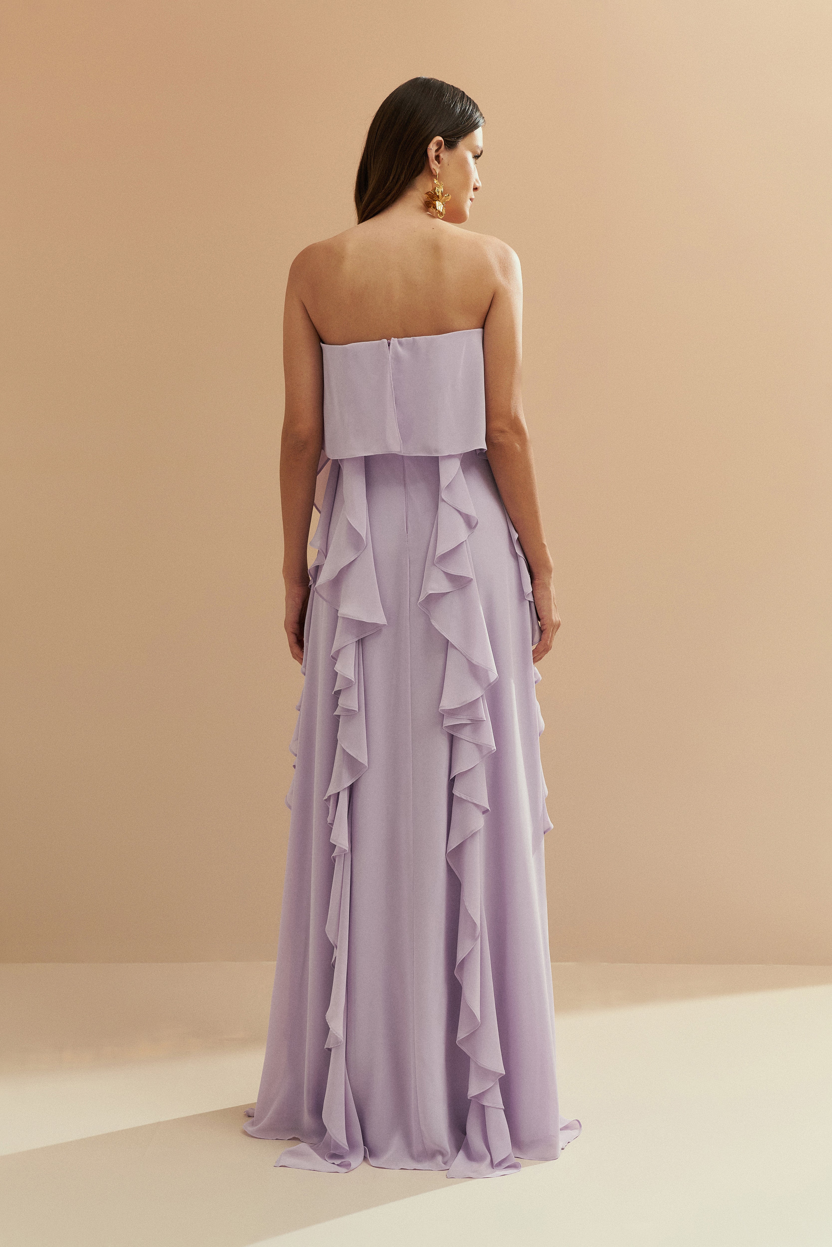 Vestido Longo com Decote Reto, Babados na Saia e Echarpe - Catalunha Lilás | Lavanda