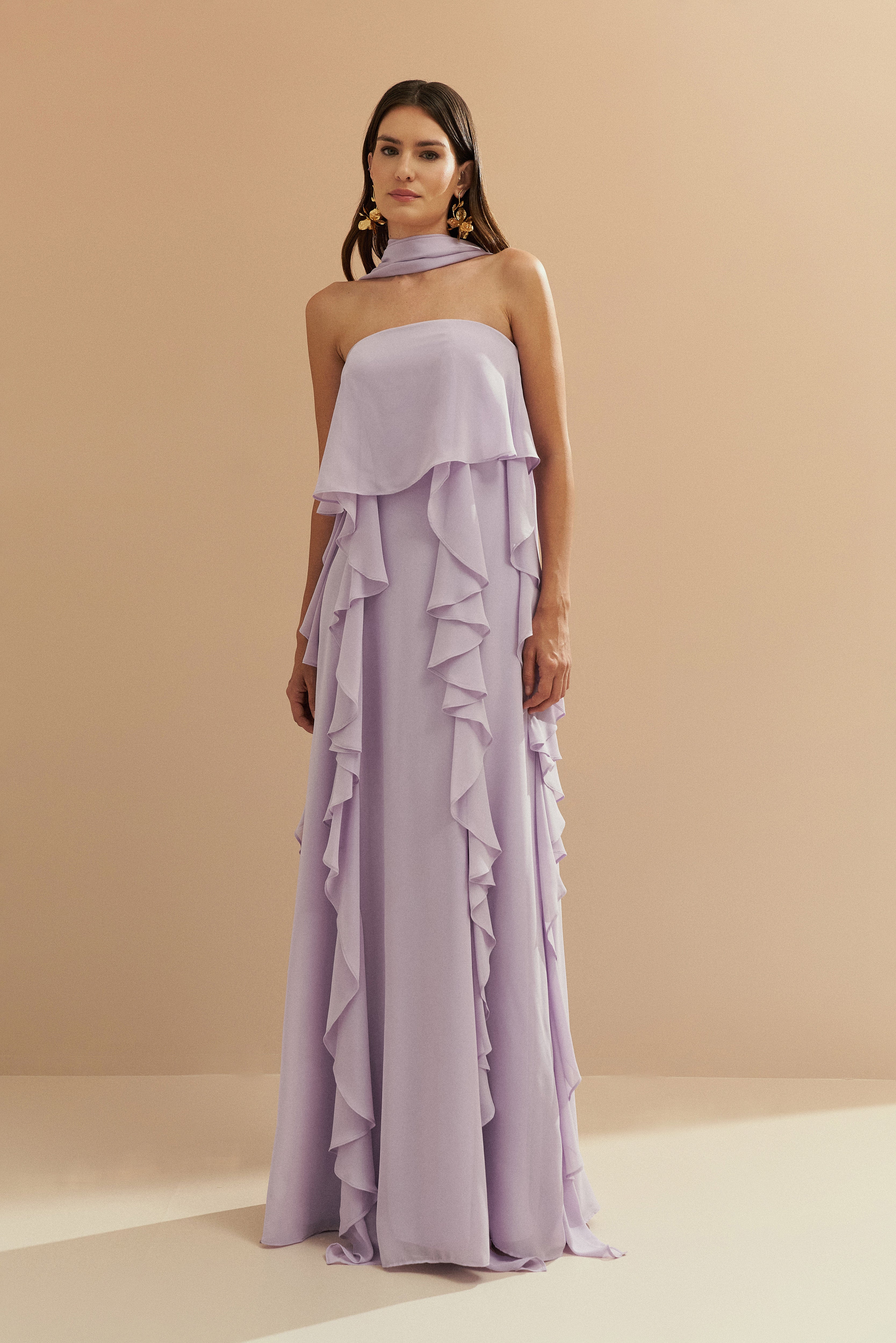 Vestido Longo com Decote Reto, Babados na Saia e Echarpe - Catalunha Lilás | Lavanda