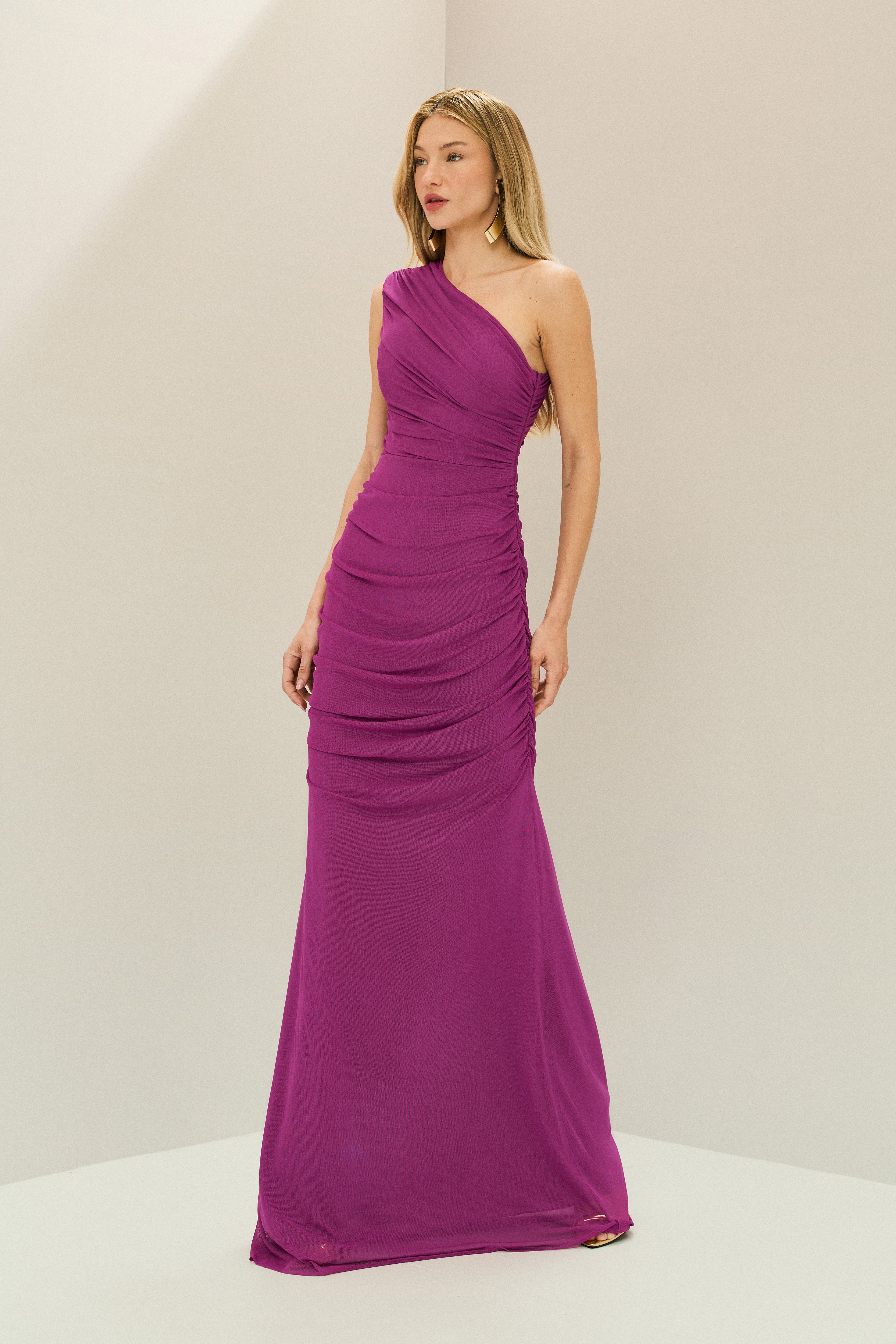 Vestido Longo em Tule com Ombro Único e Franzidos - Lugano Fúcsia
