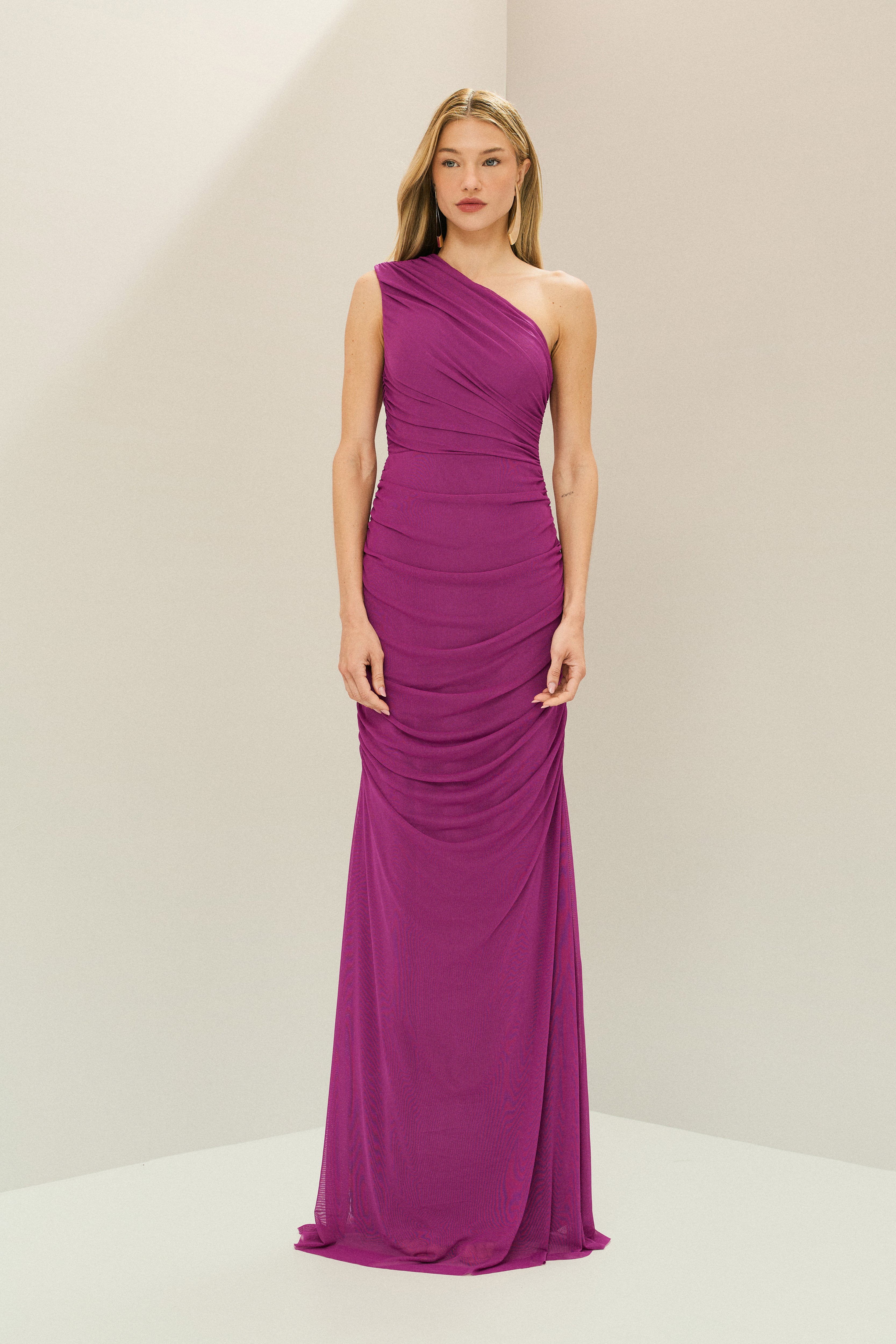 Vestido Longo em Tule com Ombro Único e Franzidos - Lugano Fúcsia