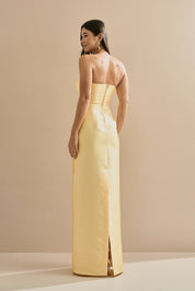 Vestido Longo em Zibeline com Pala Assimétrica Estruturada, Decote Reto sem Alças e Fenda Traseira - Malásia Amarelo Manteiga