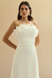 Vestido Longo de Chiffon Sem Alça, com Babados Plissados no Busto, Cintura Marcada e Saia Plissada - Âmbar Off White