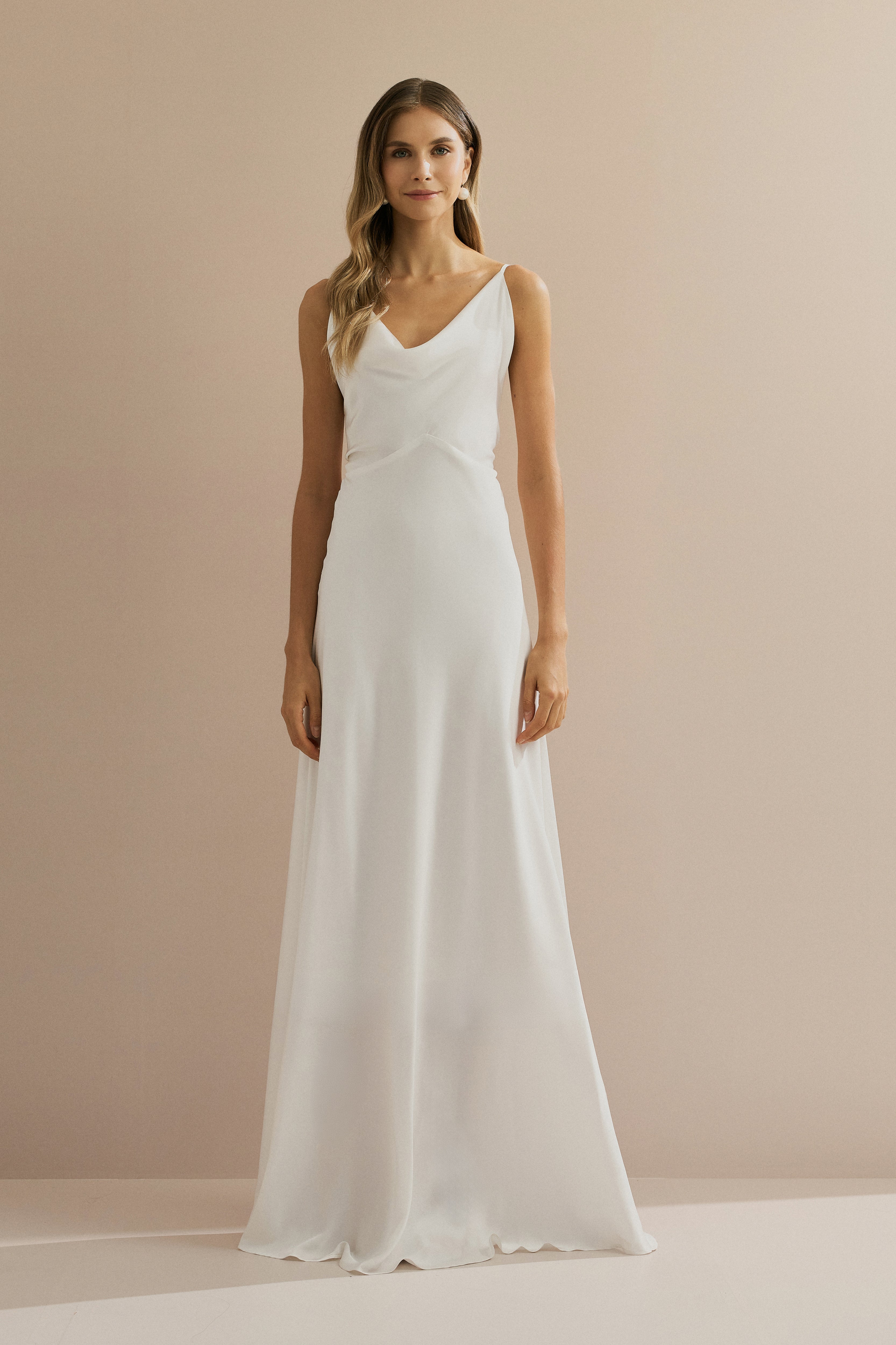 Vestido Longo em Cetim com Decote Degagê com Alças Finas e Amarração nas Costas - Líbano Off White