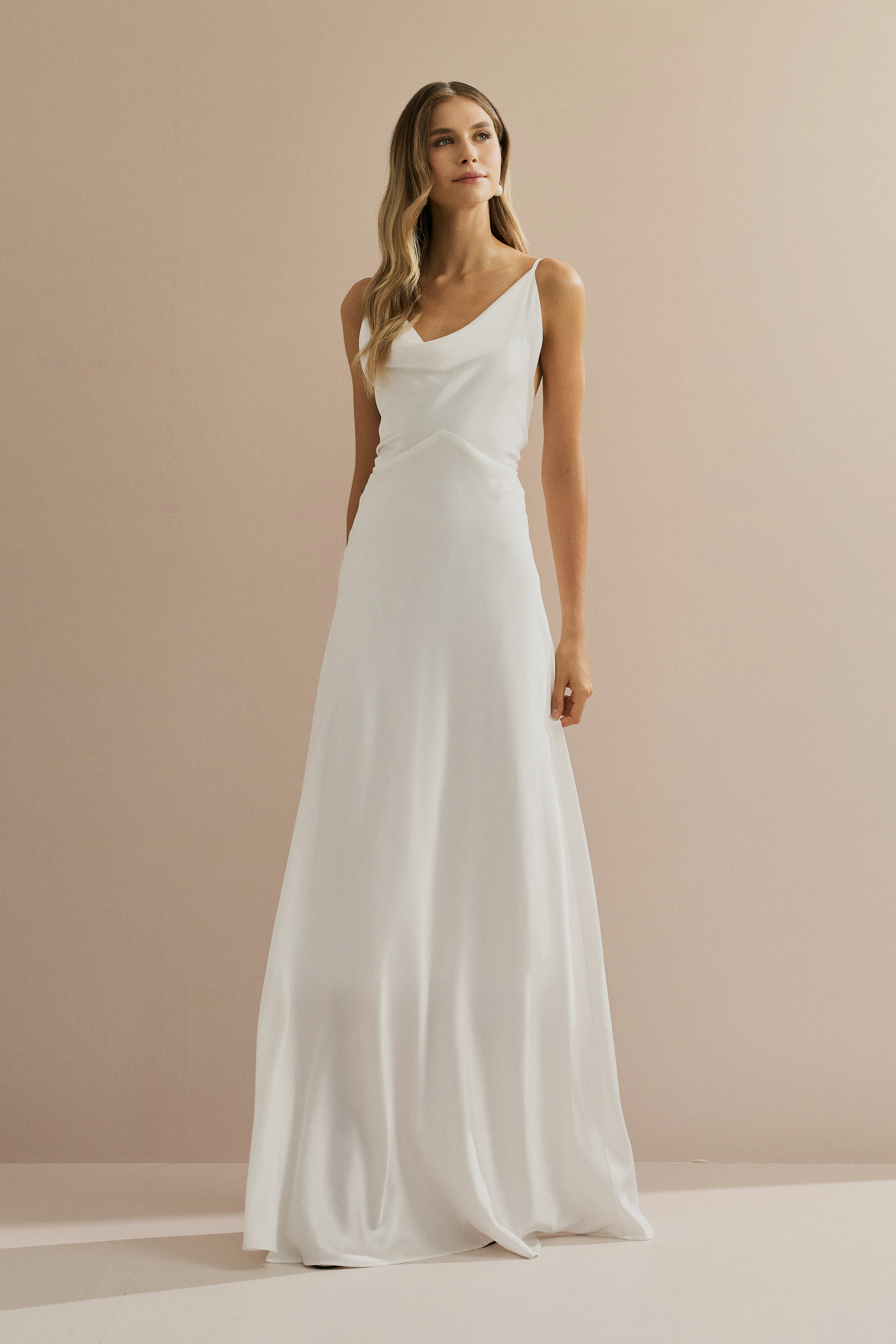Vestido Longo em Cetim com Decote Degagê com Alças Finas e Amarração nas Costas - Líbano Off White