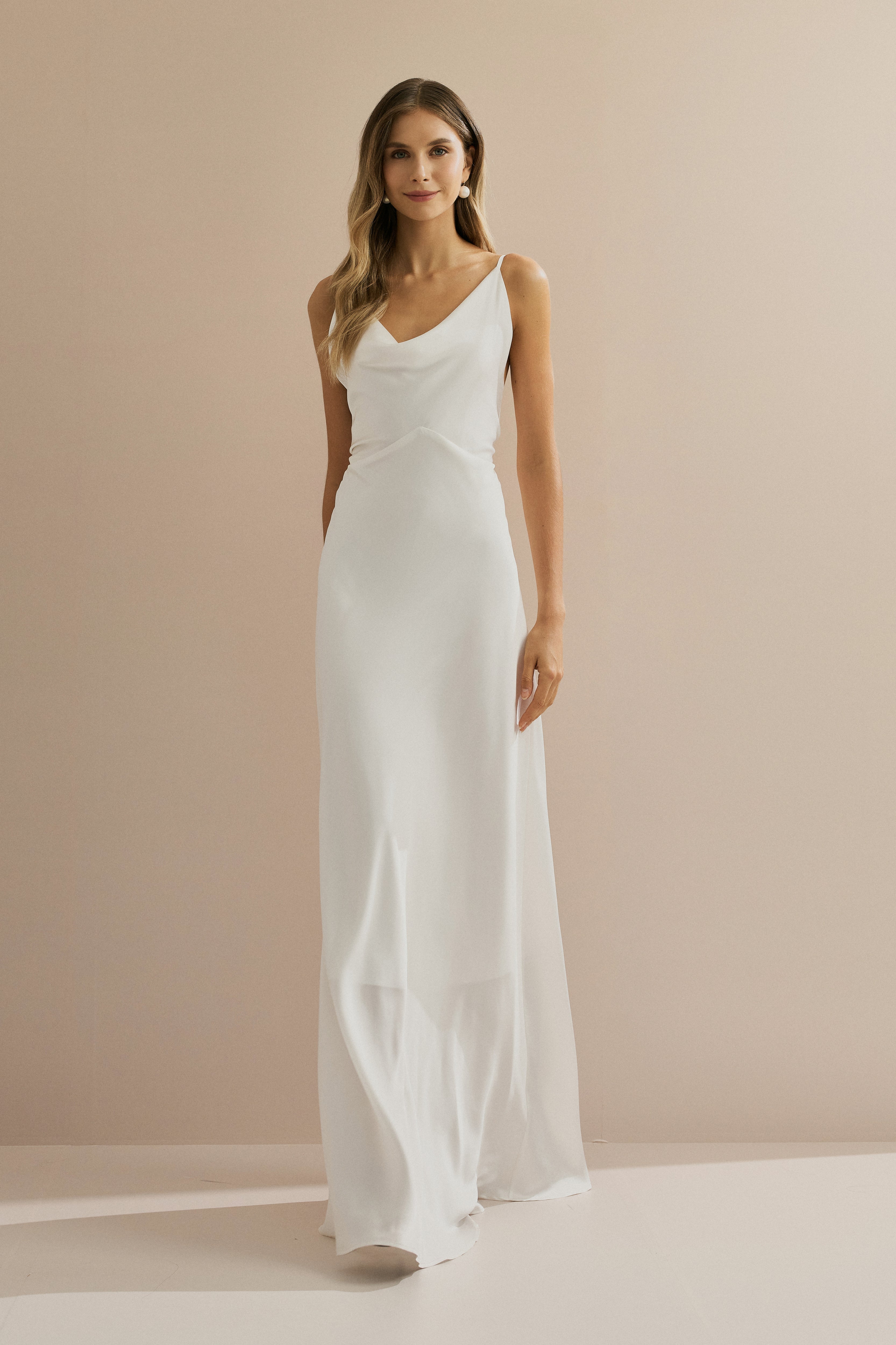 Vestido Longo em Cetim com Decote Degagê com Alças Finas e Amarração nas Costas - Líbano Off White