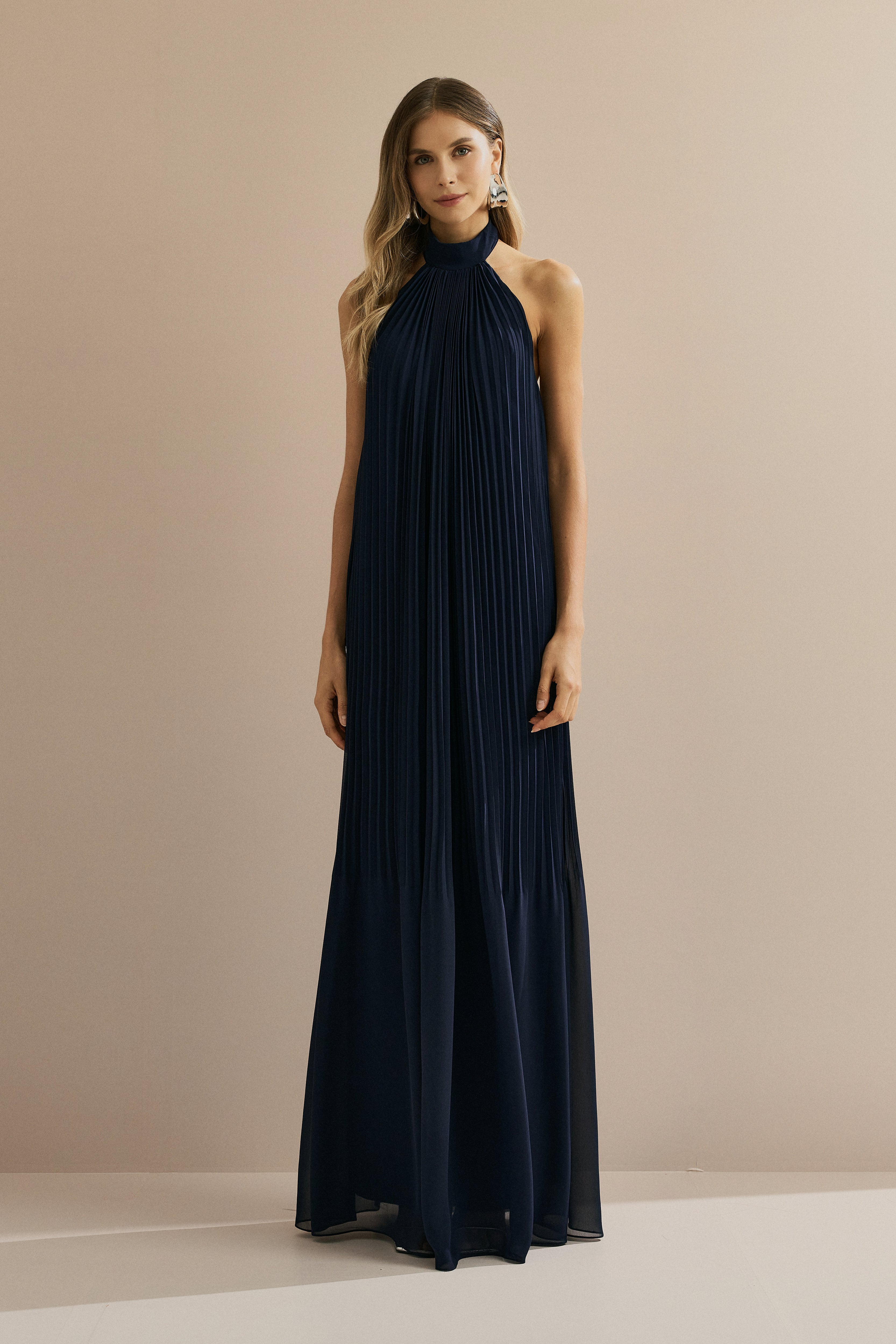 vestido-longo-em-chiffon-plissado-frente-unico-e-decote-nas-costas-italia-azul-marinho1.jpg