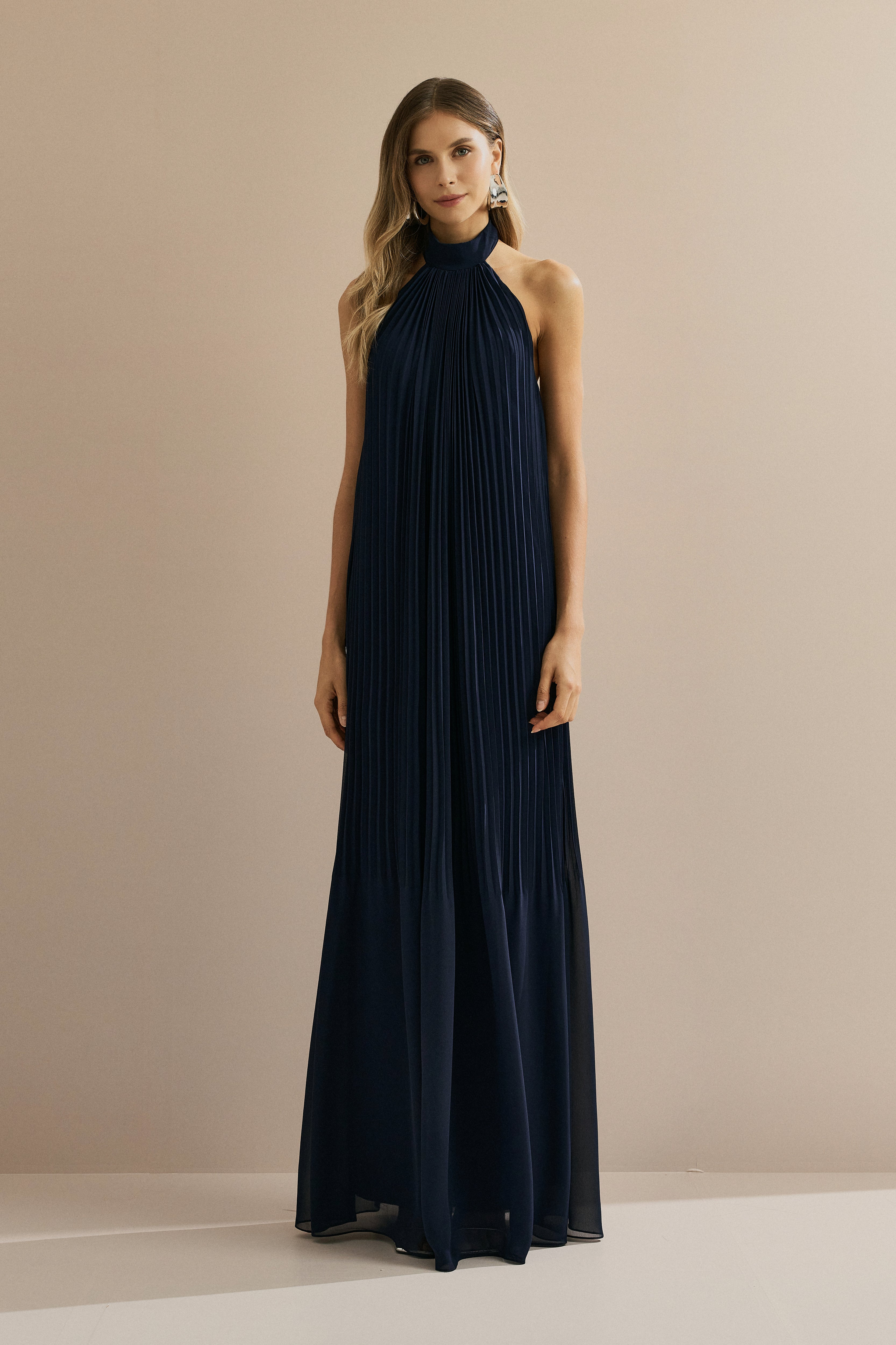 Vestido Longo em Chiffon Plissado Frente Único e Decote nas Costas - Itália Azul Marinho