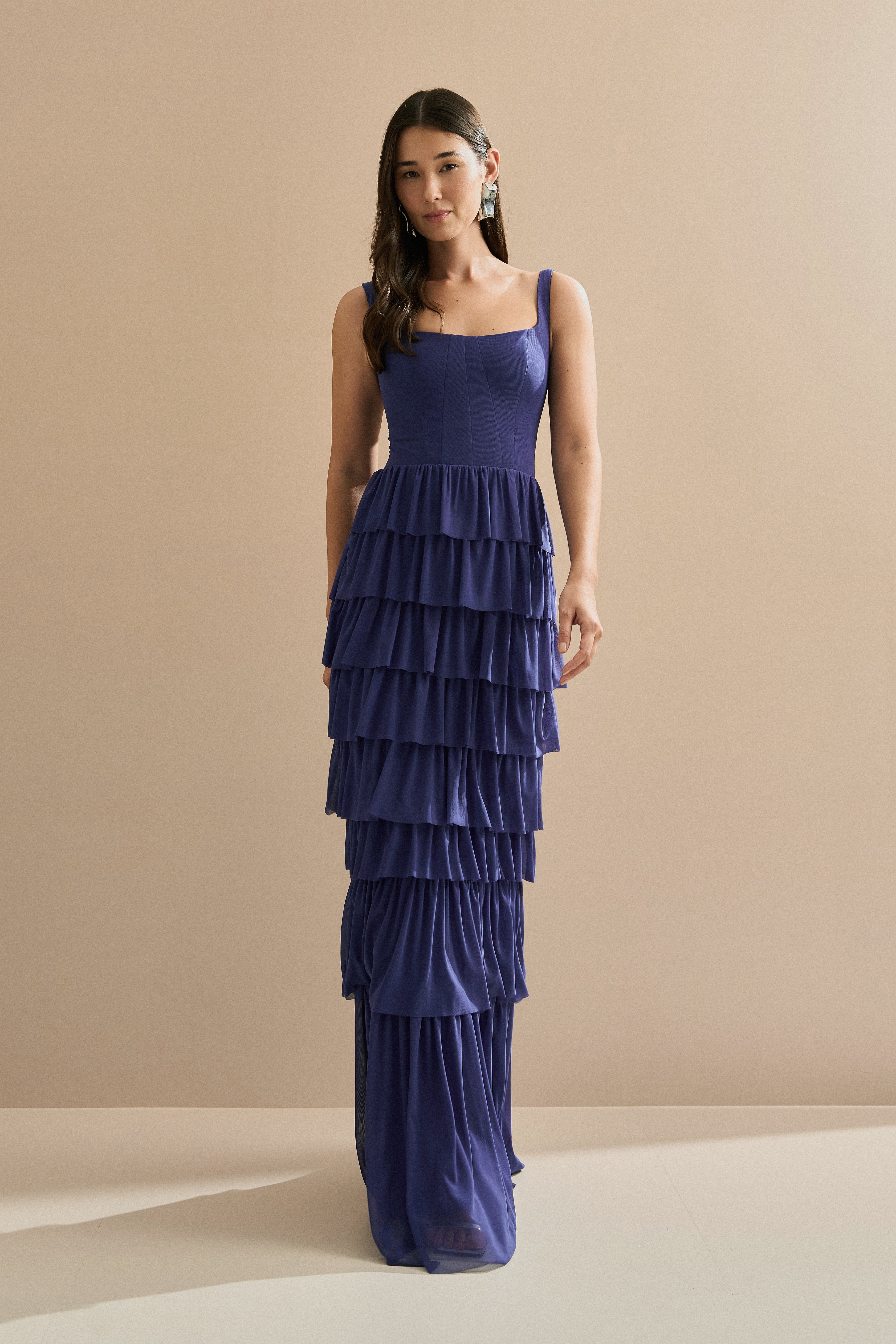 Vestido Longo em Tule com Alças e Decote Quadrado, Saia com Babados em Camadas – Livine Azul Bic