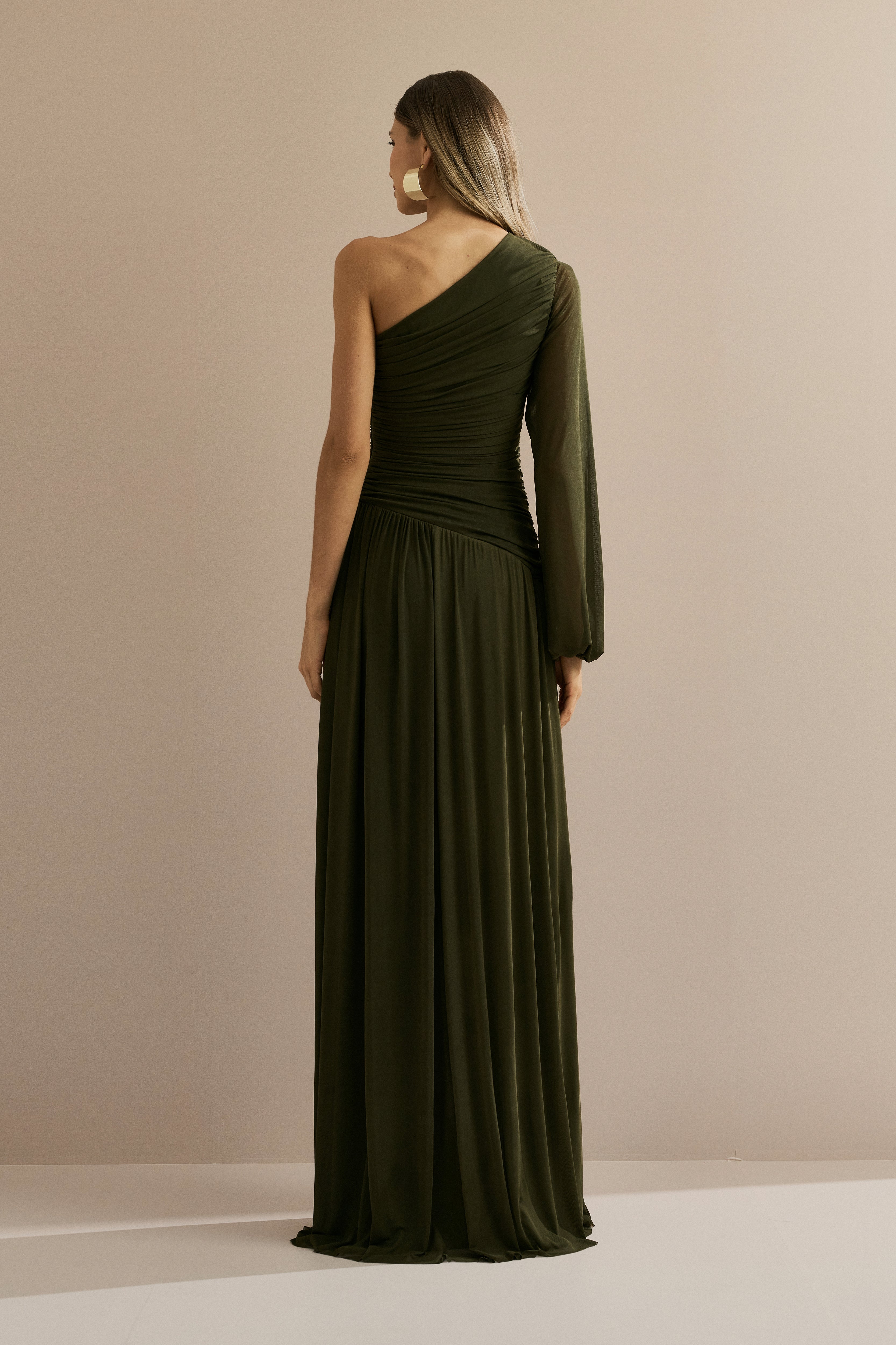 Vestido Longo com Decote de Ombro Único, Manga Longa e Franzidos - Adana Verde Oliva