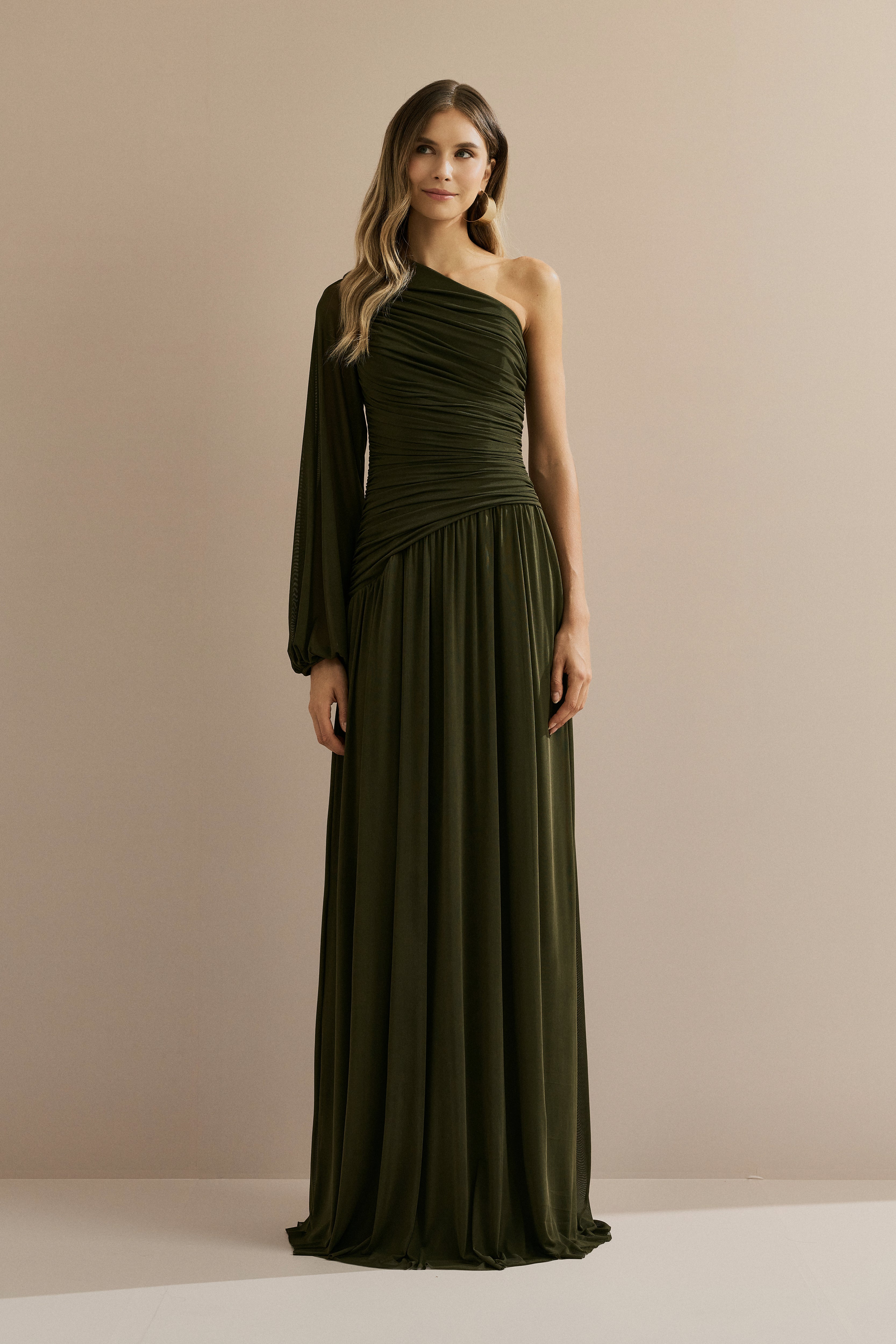 Vestido Longo com Decote de Ombro Único, Manga Longa e Franzidos - Adana Verde Oliva