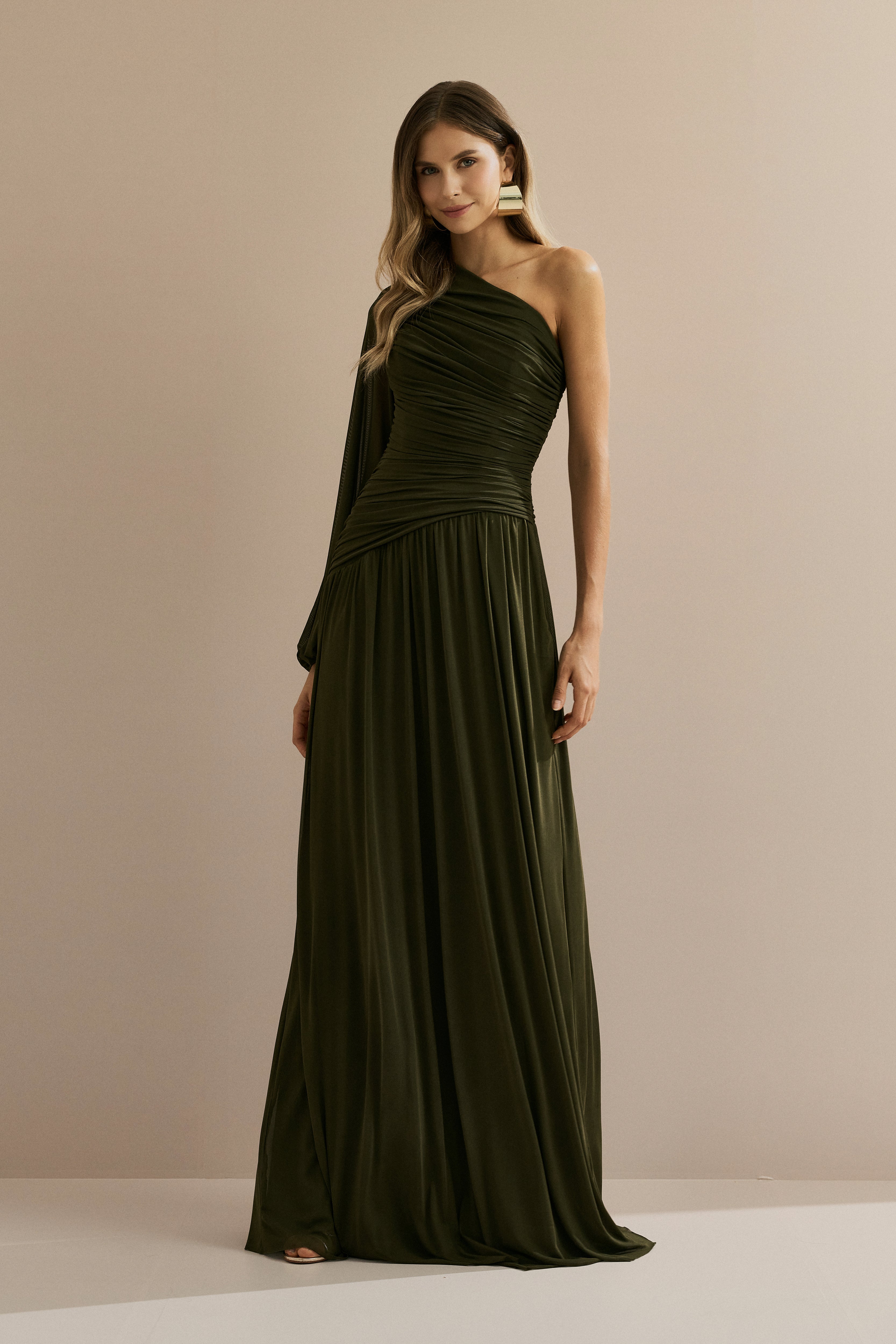 Vestido Longo com Decote de Ombro Único, Manga Longa e Franzidos - Adana Verde Oliva