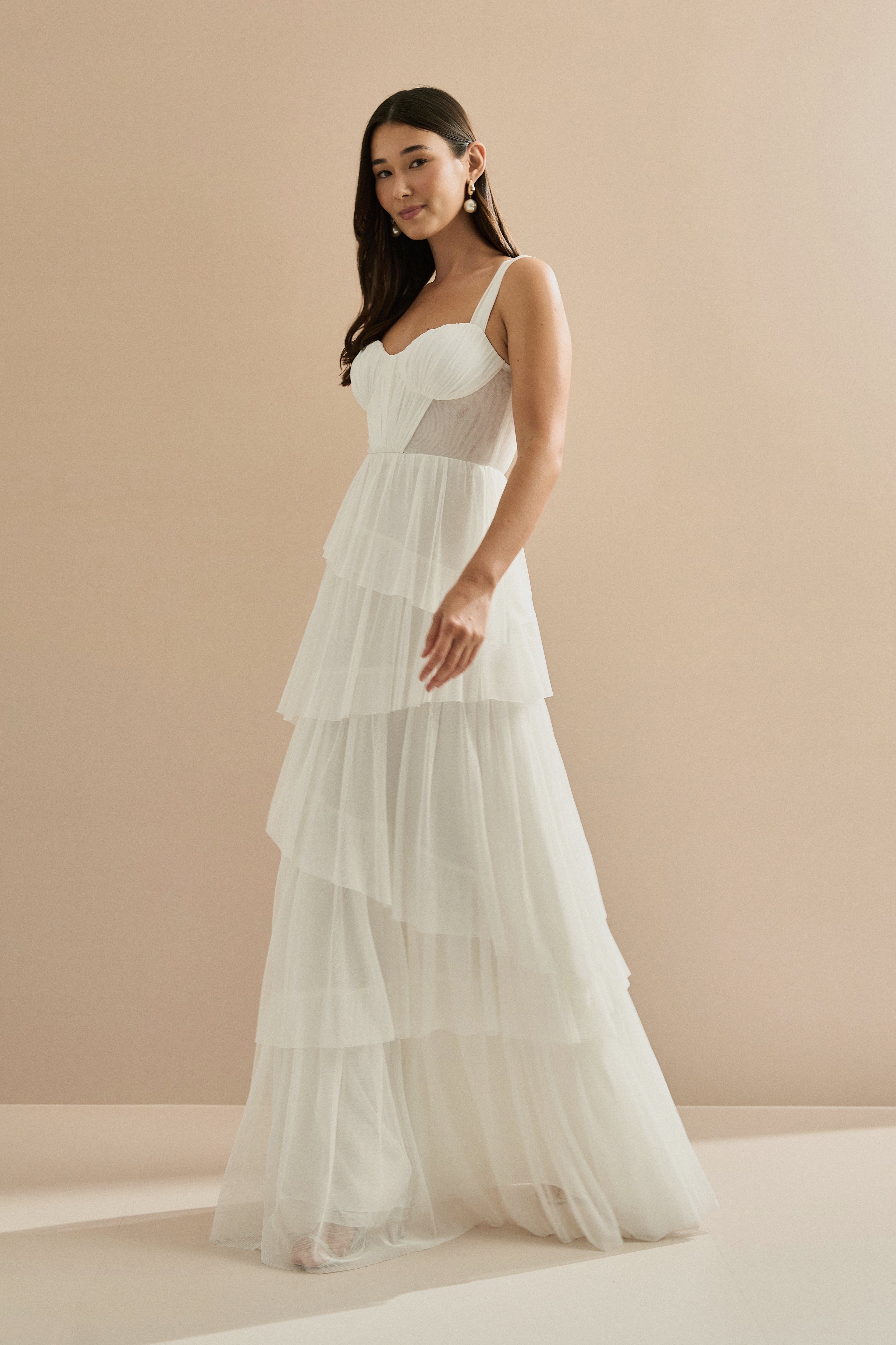 Vestido Longo em Tule com Franzido no Busto e Saia em Camadas Assimétricas - Nice Off White