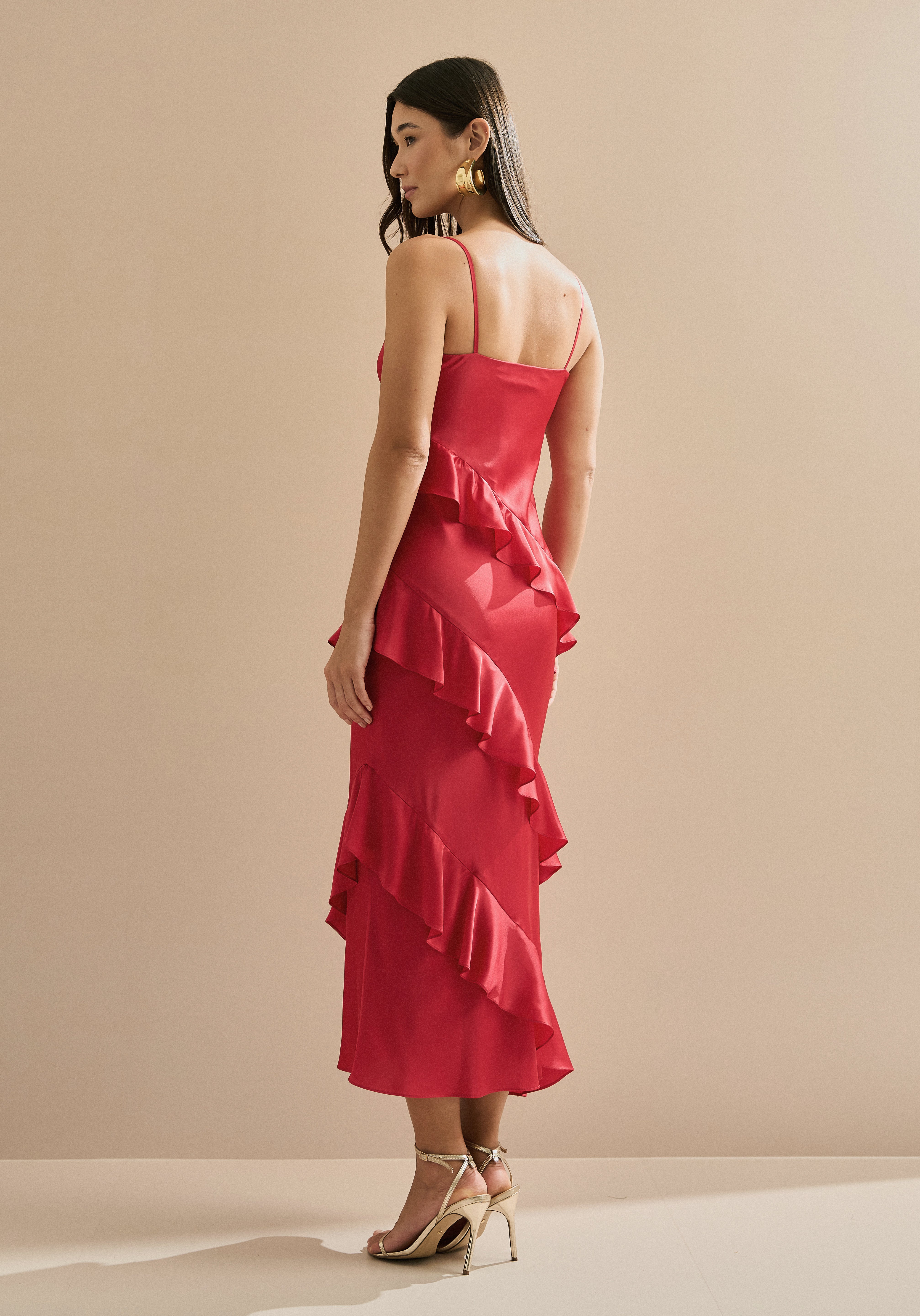 Vestido Midi em Cetim com Decote Degagê, Alças Finas e Babados Assimétricos - Isla Vermelho
