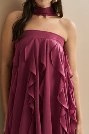 Vestido Curto em Chiffon com Babados em Cascata e Decote Reto com Echarpe - Alma Fúcsia