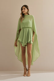 Vestido Curto em Chiffon com Decote Reto Sem Alças e Capa Fluida Sobreposta - Áurea Verde Matchá