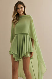 Vestido Curto em Chiffon com Decote Reto Sem Alças e Capa Fluida Sobreposta - Áurea Verde Matchá