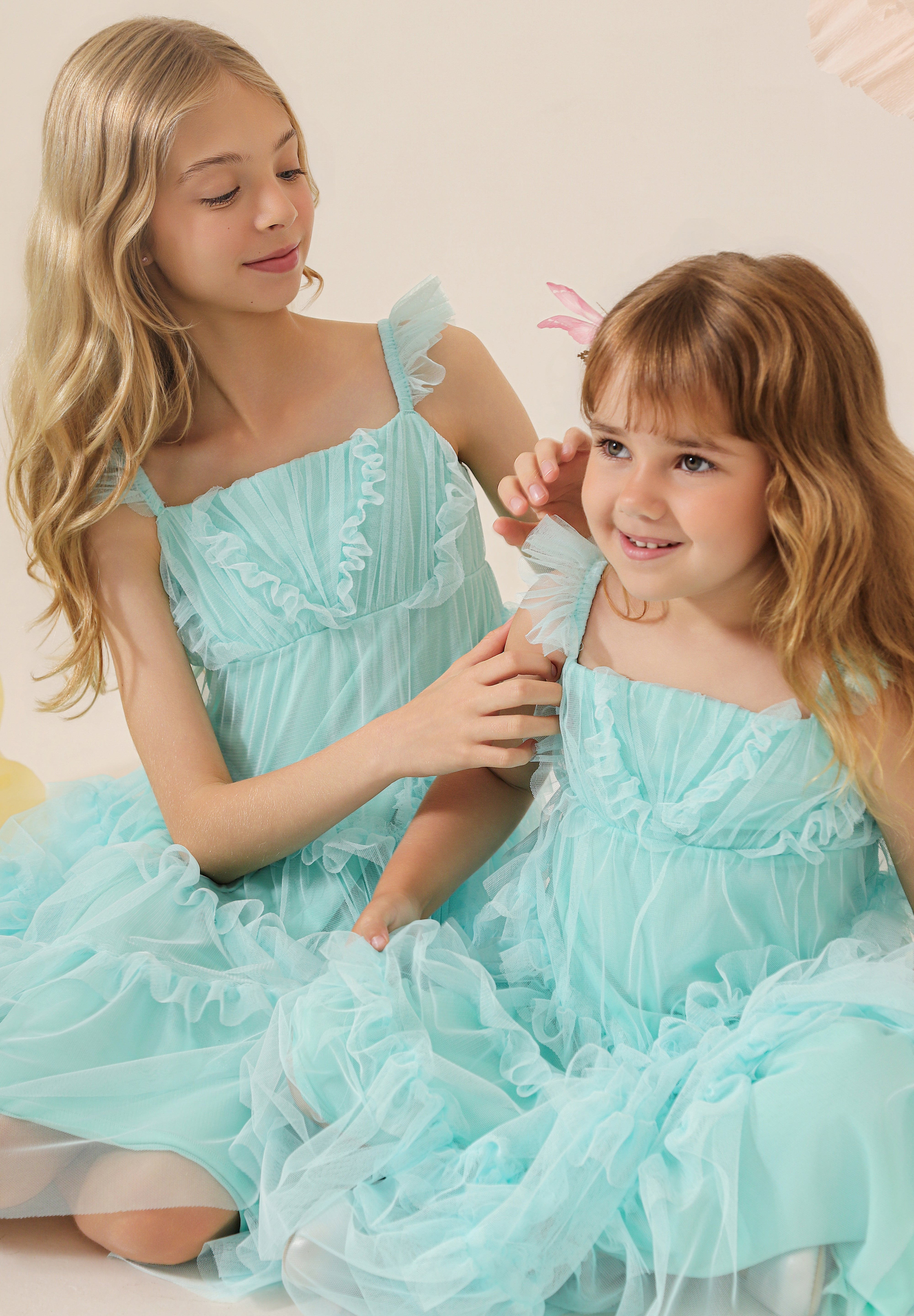 vestido_infantil_em_tule_com_frufu_nas_alcas_corpo_franzido_com_babados_assimetricos_cereja_azul_claro3.jpg