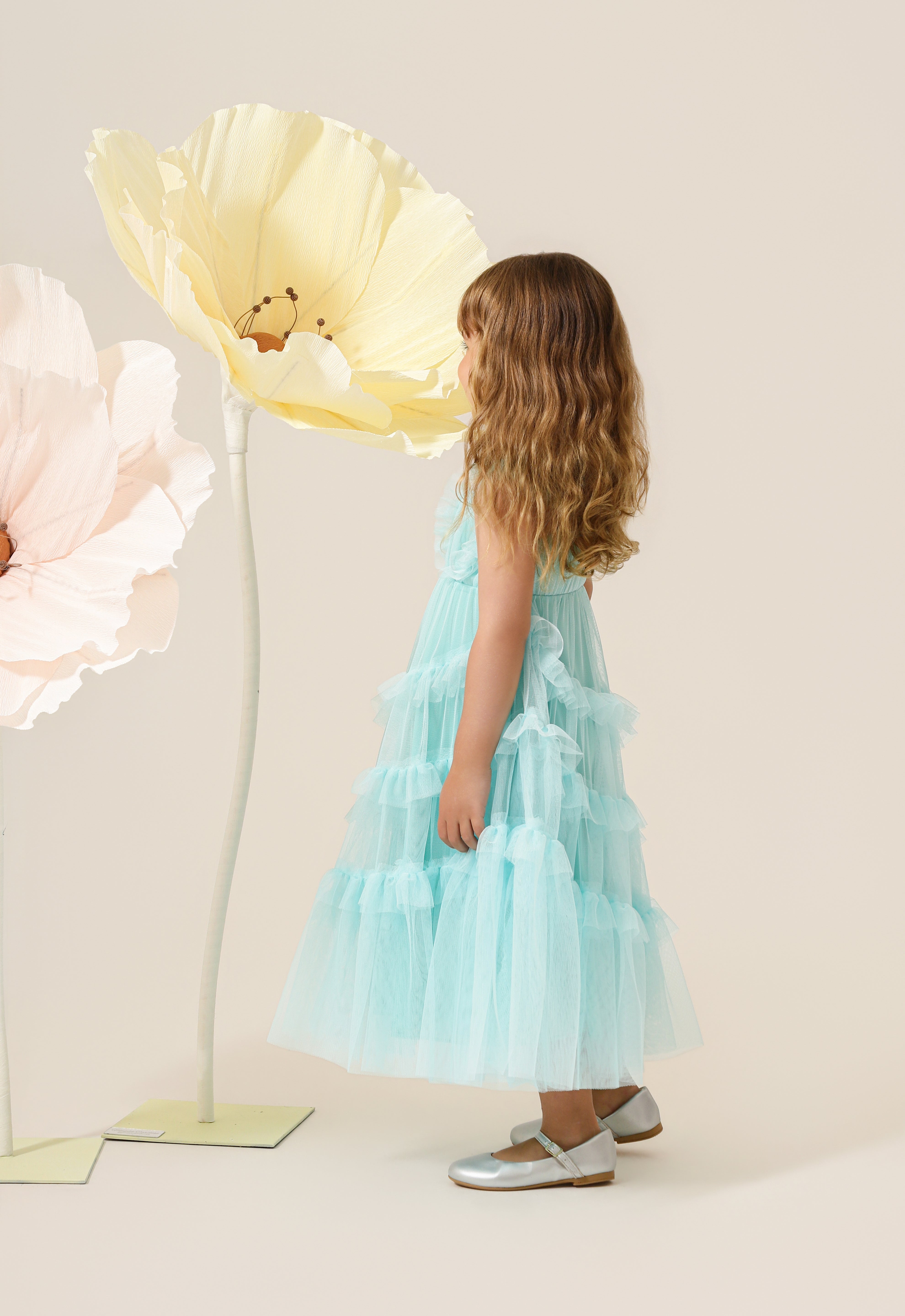 Vestido Infantil em Tule com Frufru nas Alças, Corpo Franzido com Babados Assimétricos - Cereja Azul Claro