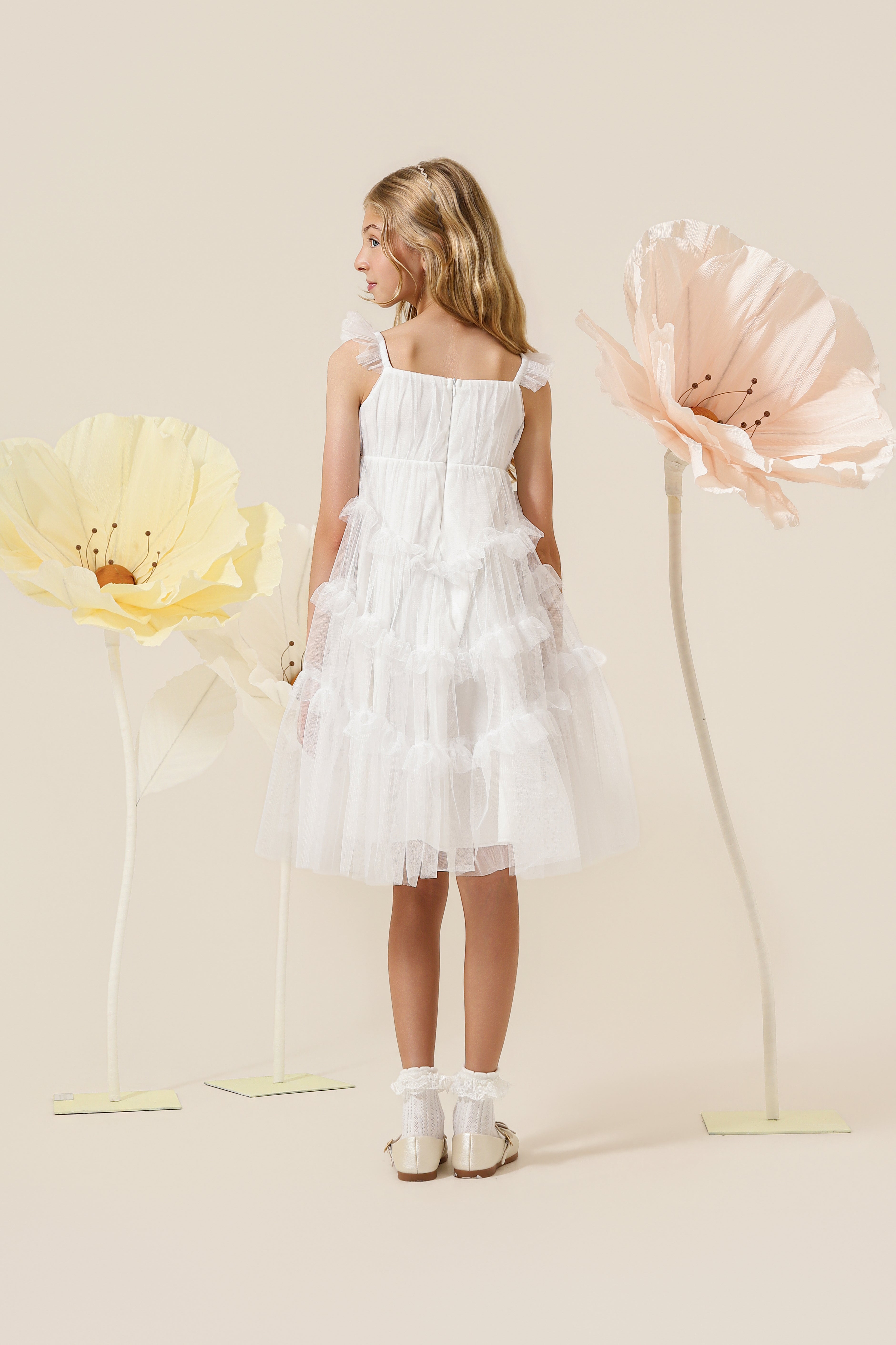 Vestido Infantil em Tule com Frufru nas Alças, Corpo Franzido com Babados Assimétricos - Cereja Off White