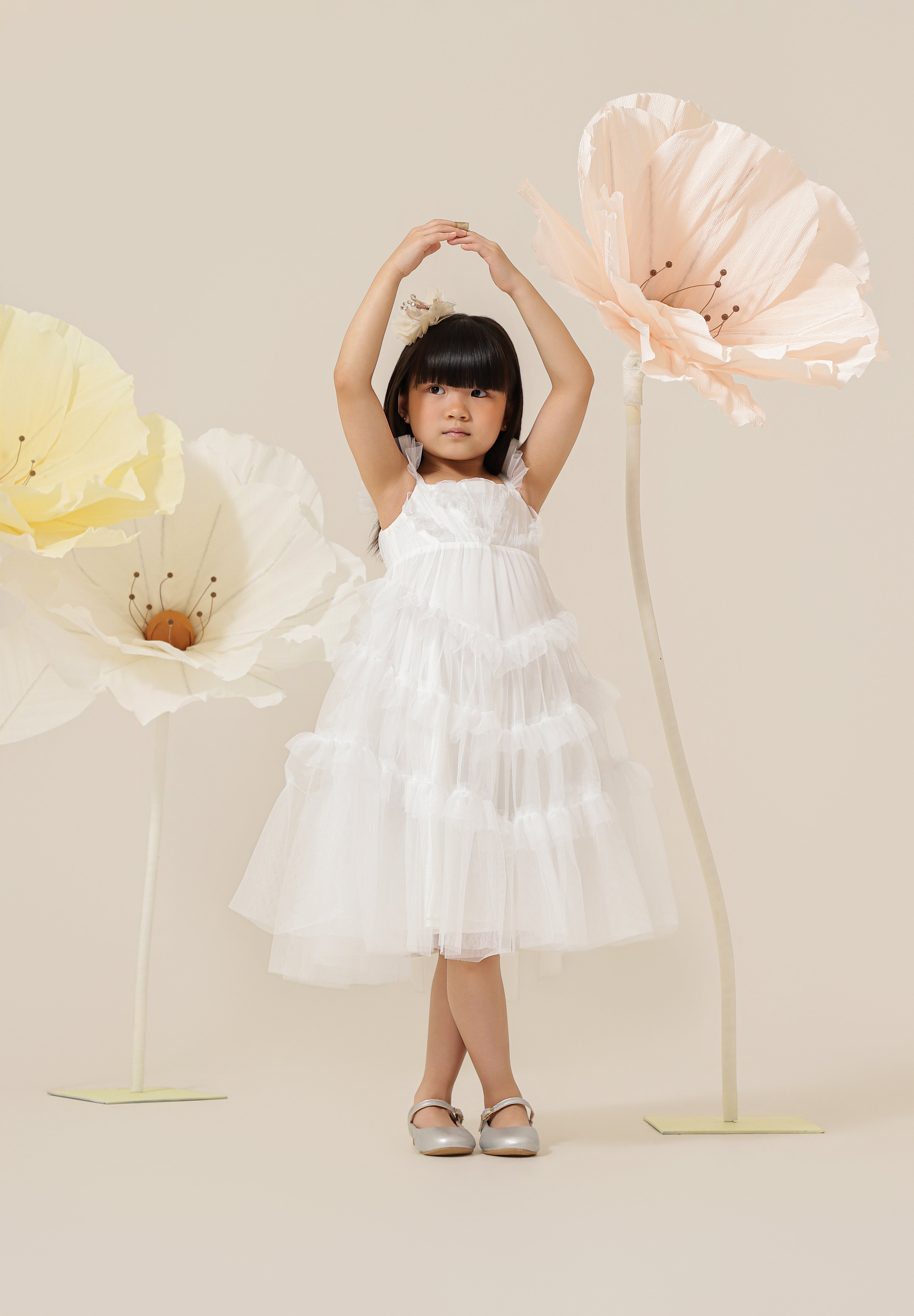 Vestido Infantil em Tule com Frufru nas Alças, Corpo Franzido com Babados Assimétricos - Cereja Off White