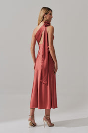 Vestido Long Midi com Decote Assimétrico e Flor Removível - Santa Fé Terracota