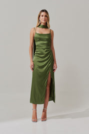 Vestido Long Midi com Pregas e Fenda lateral e Echarpe - Dhaka Oliva