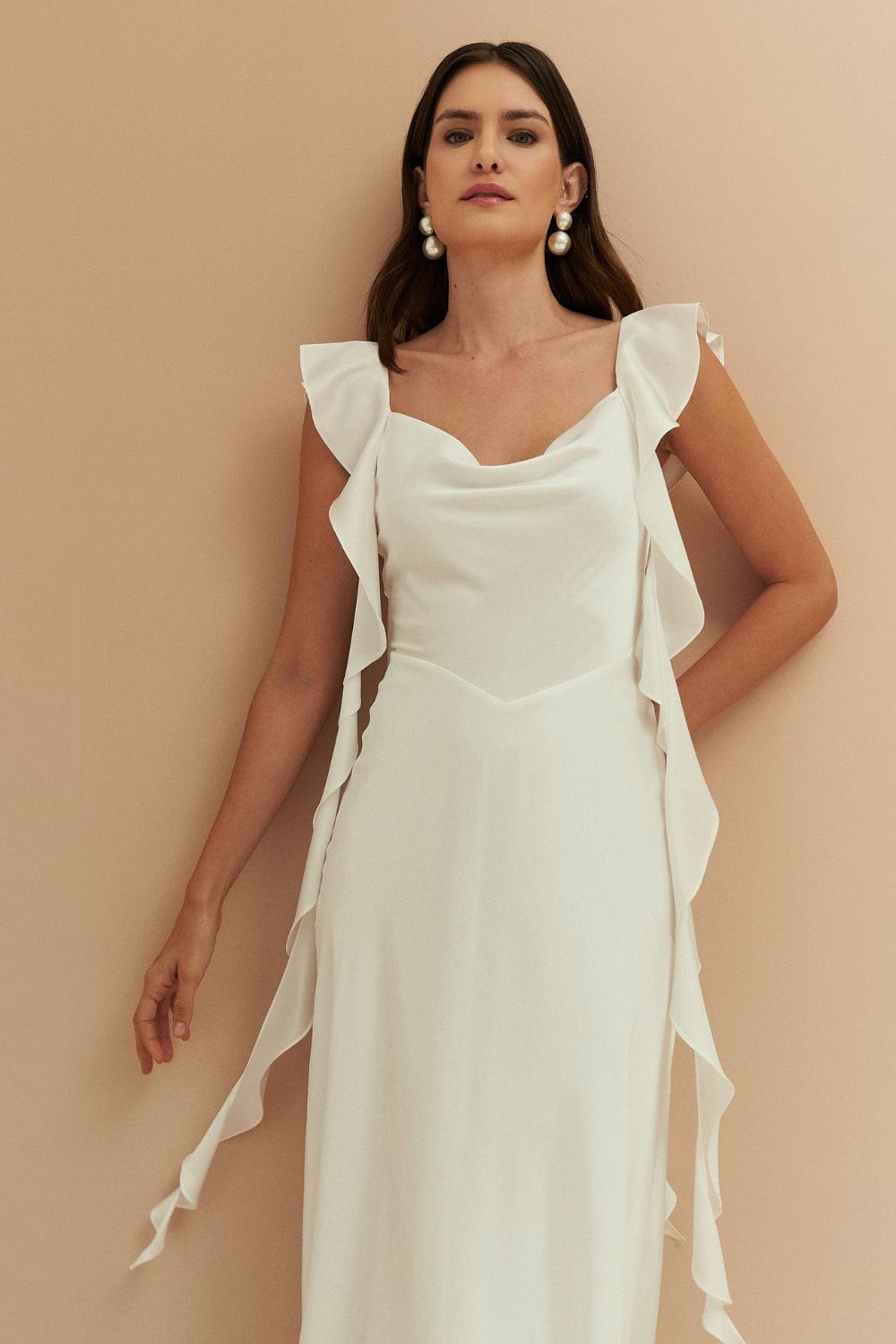 Vestido Long Midi de Cetim com Decote Degage e Babados Longos nas Mangas - Akita Off White