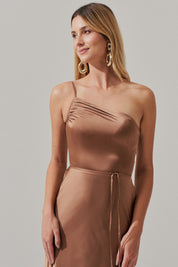 Vestido Long Midi Ombro Único em Cetim com Fenda Lateral - Jordânia Mocha | Marrom