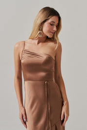 Vestido Long Midi Ombro Único em Cetim com Fenda Lateral - Jordânia Mocha | Marrom