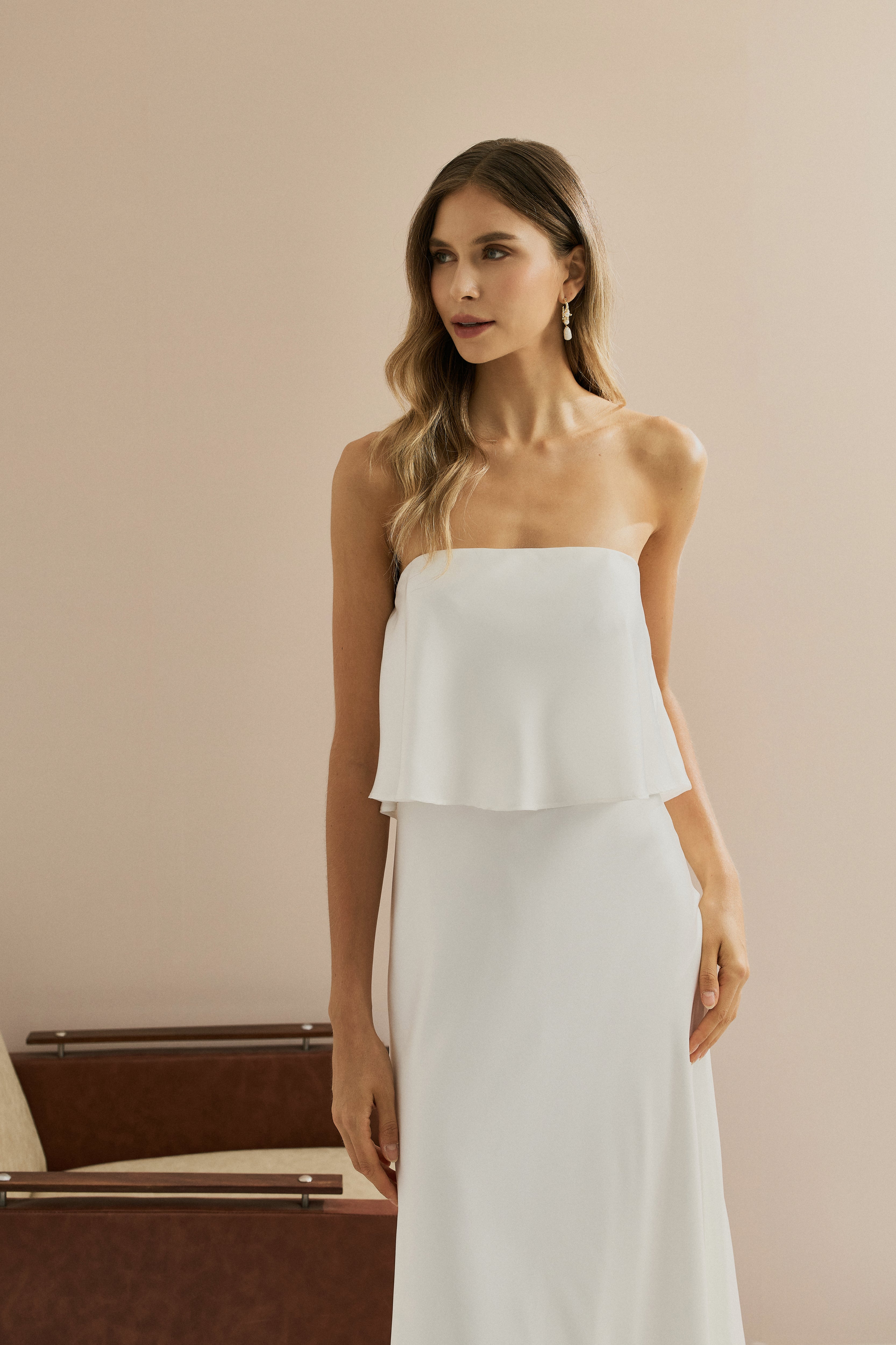 vestido_long_midi_slip_dress_com_alca_removivel_cartagena_off_white_perto.jpg