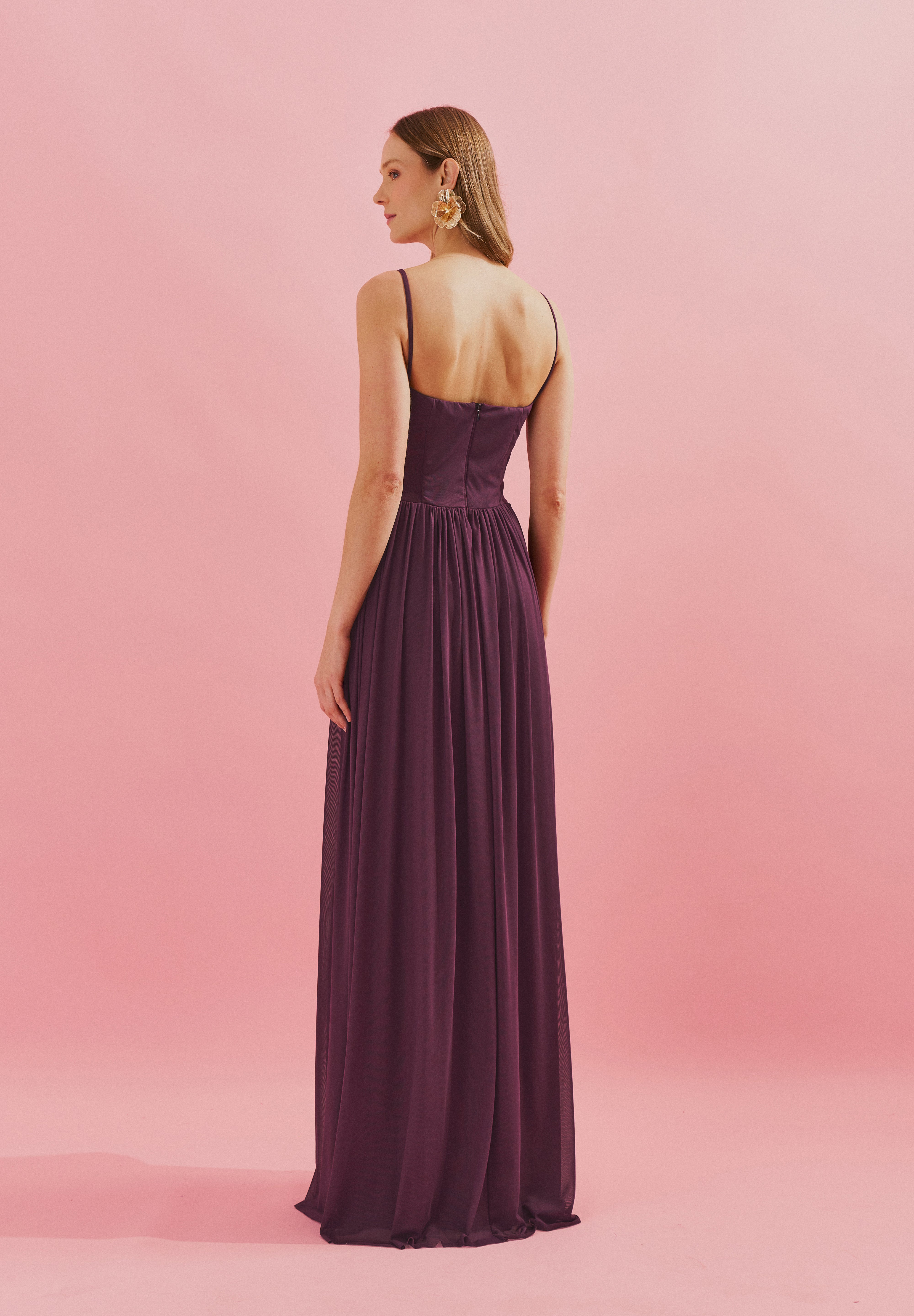 Vestido Longo em Tule com Busto Estruturado e Saia Drapeada - Calgari Roxo Berinjela