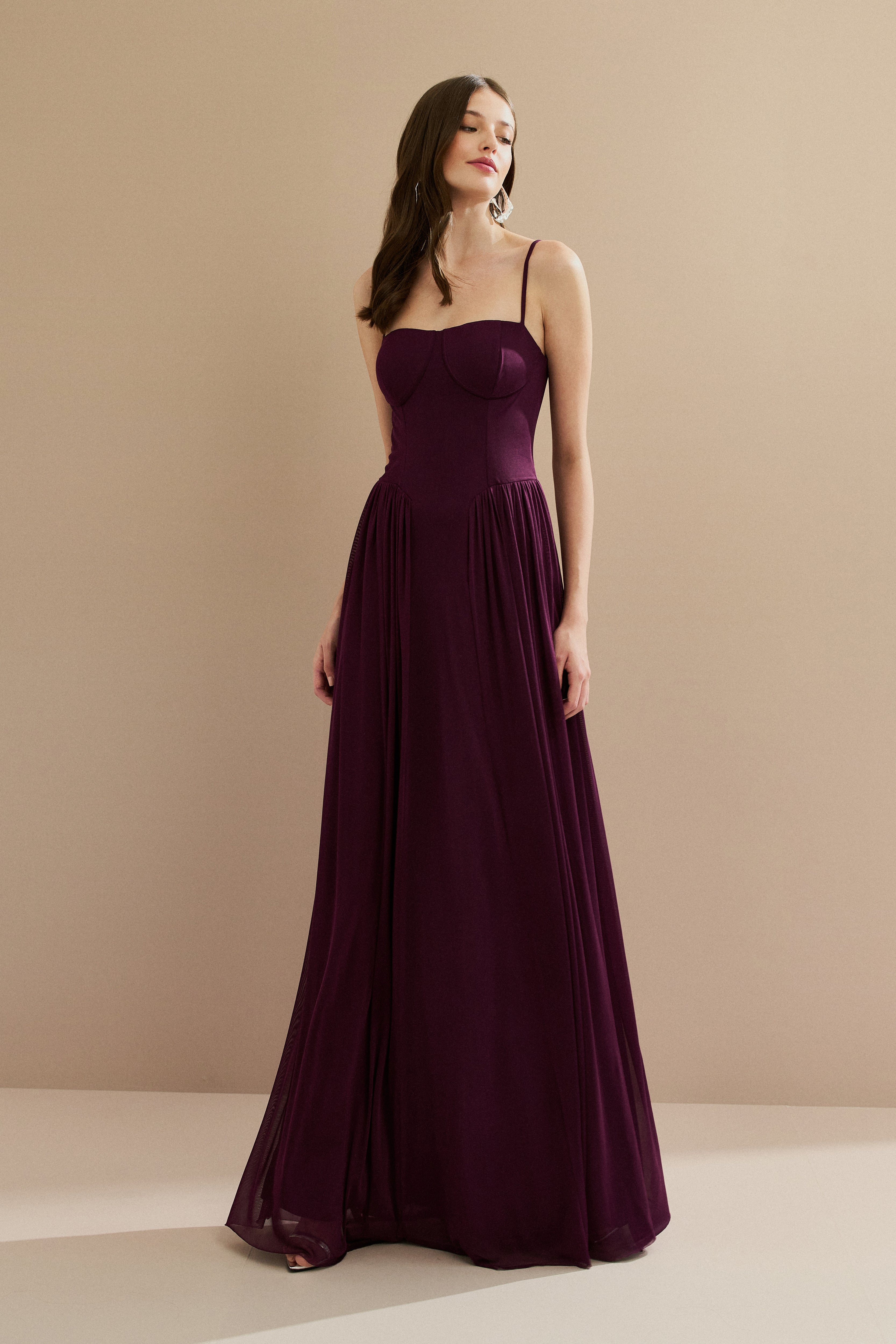 Vestido Longo em Tule com Busto Estruturado e Saia Drapeada - Calgari Roxo Berinjela