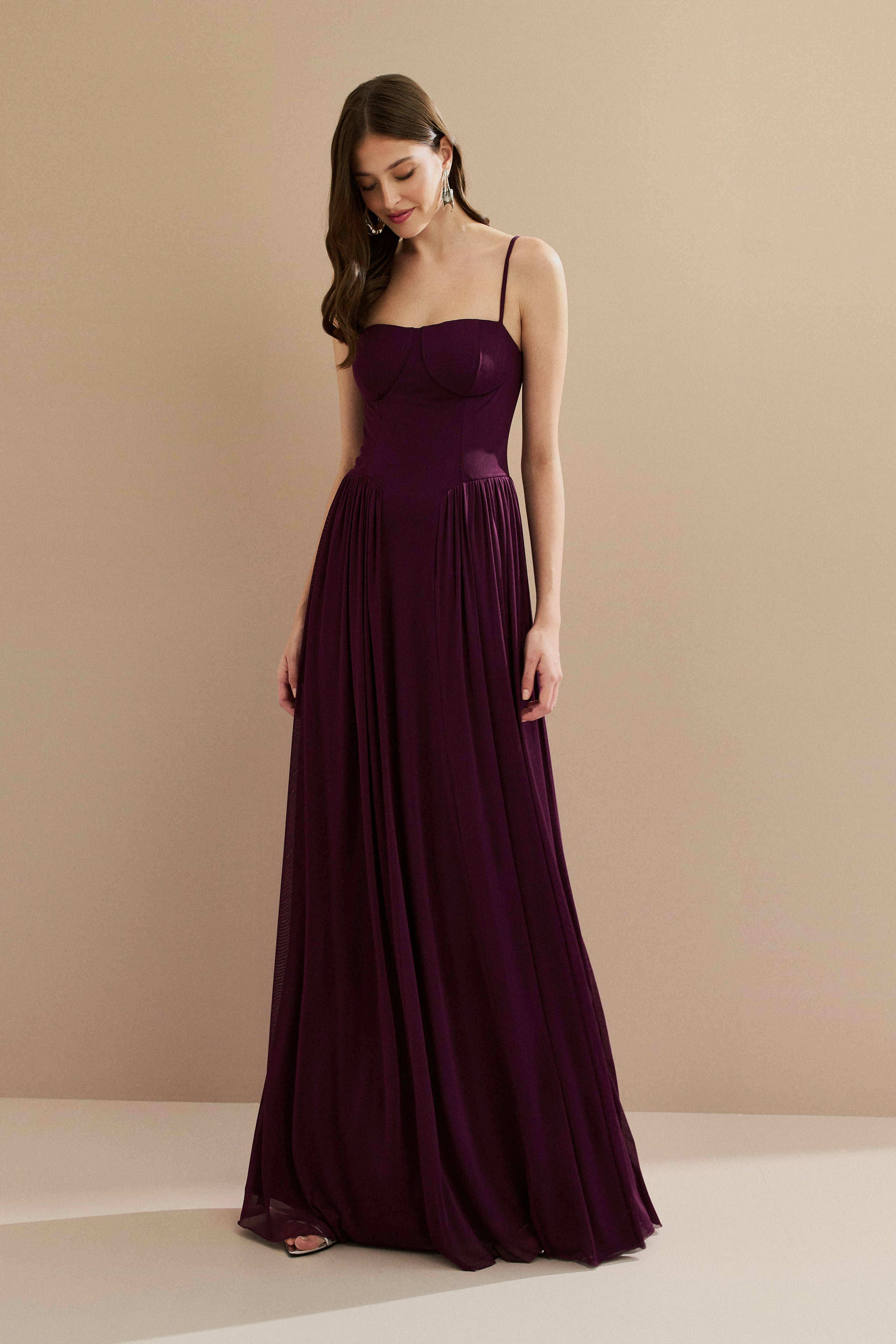 Vestido Longo em Tule com Busto Estruturado e Saia Drapeada - Calgari Roxo Berinjela