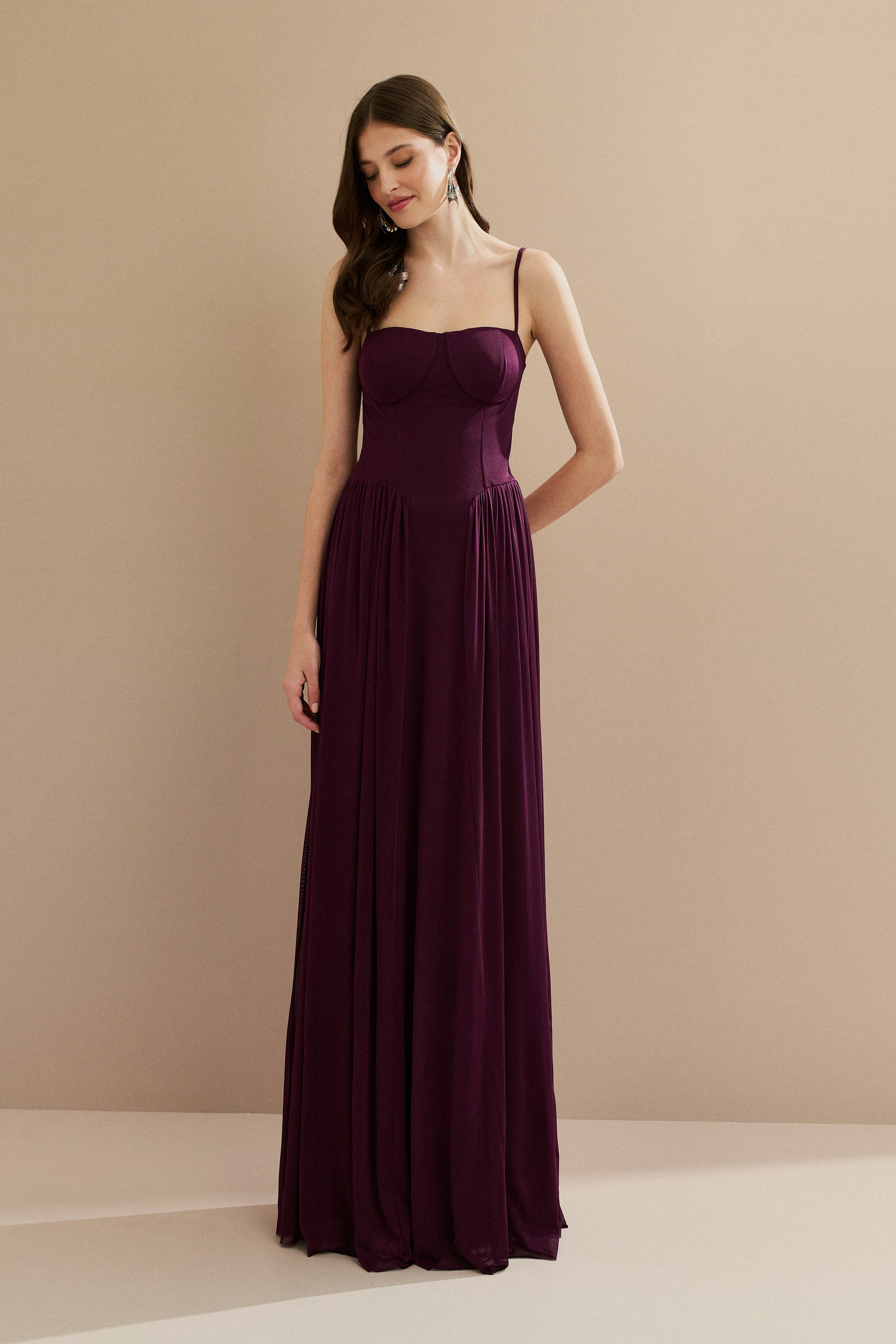 Vestido Longo em Tule com Busto Estruturado e Saia Drapeada - Calgari Roxo Berinjela