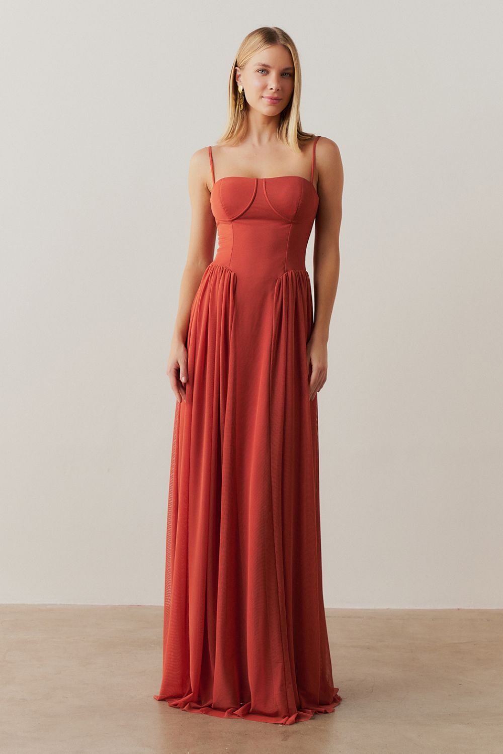 Vestido Longo, Busto Demarcado e Saia Franzida - Calgari Terracota