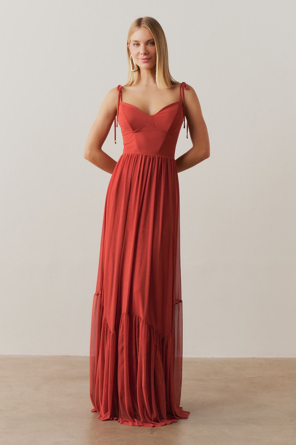 Vestido Longo com Alças Finas, Busto Demarcado com Saia Volumosa e Franzida - Denver Terracota