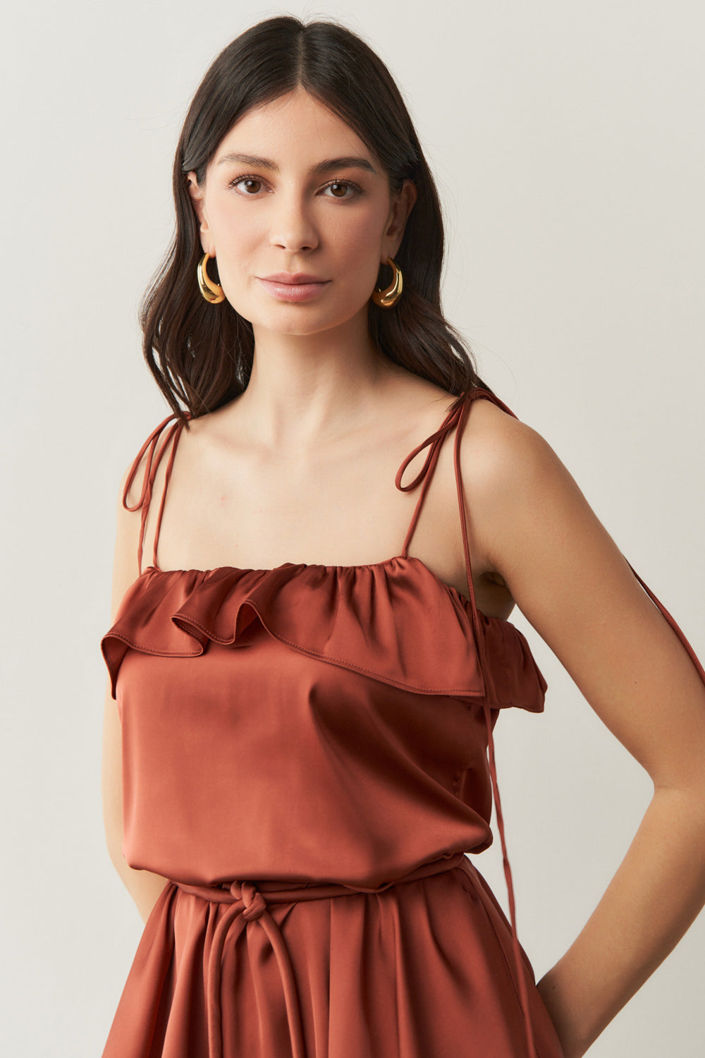 Vestido Long Midi com Alças Finas e Camadas Sobrepostas - Santiago Terracota