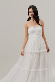 Vestido Longo com Busto Demarcado, Detalhes em Viés e Saia de Marias com Babados - Romênia Off White